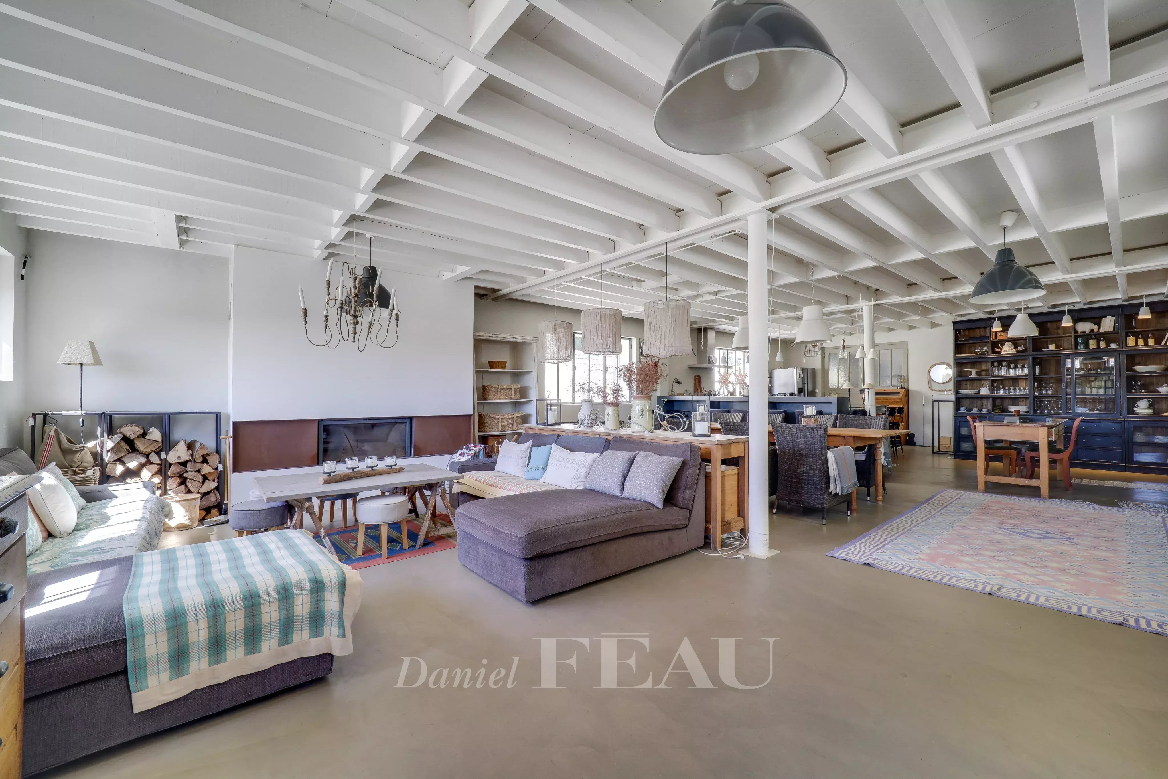 Orgeval, 452 m² loft spirit, home and professional space