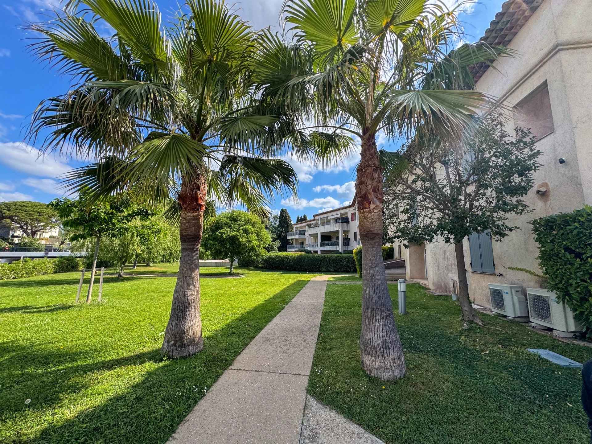 Mandelieu - Appartement duplex T2 avec piscine et place de port