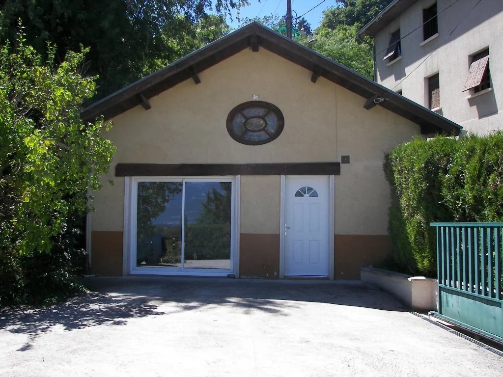 Maison de village T2 avec parking – Tullins (38) - eau et électricité inclus