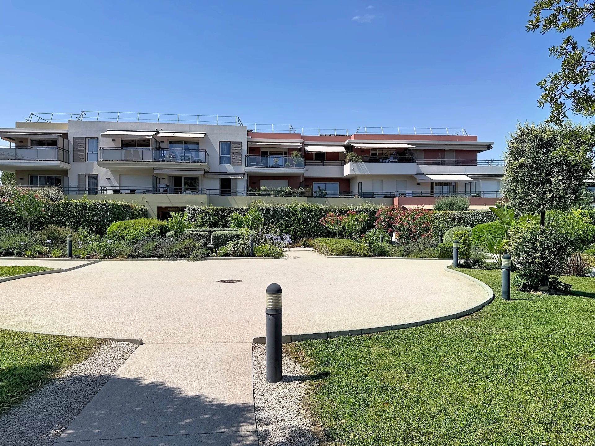 Nice Fabron/studio 27 m²/terrasse-jardin/garage/