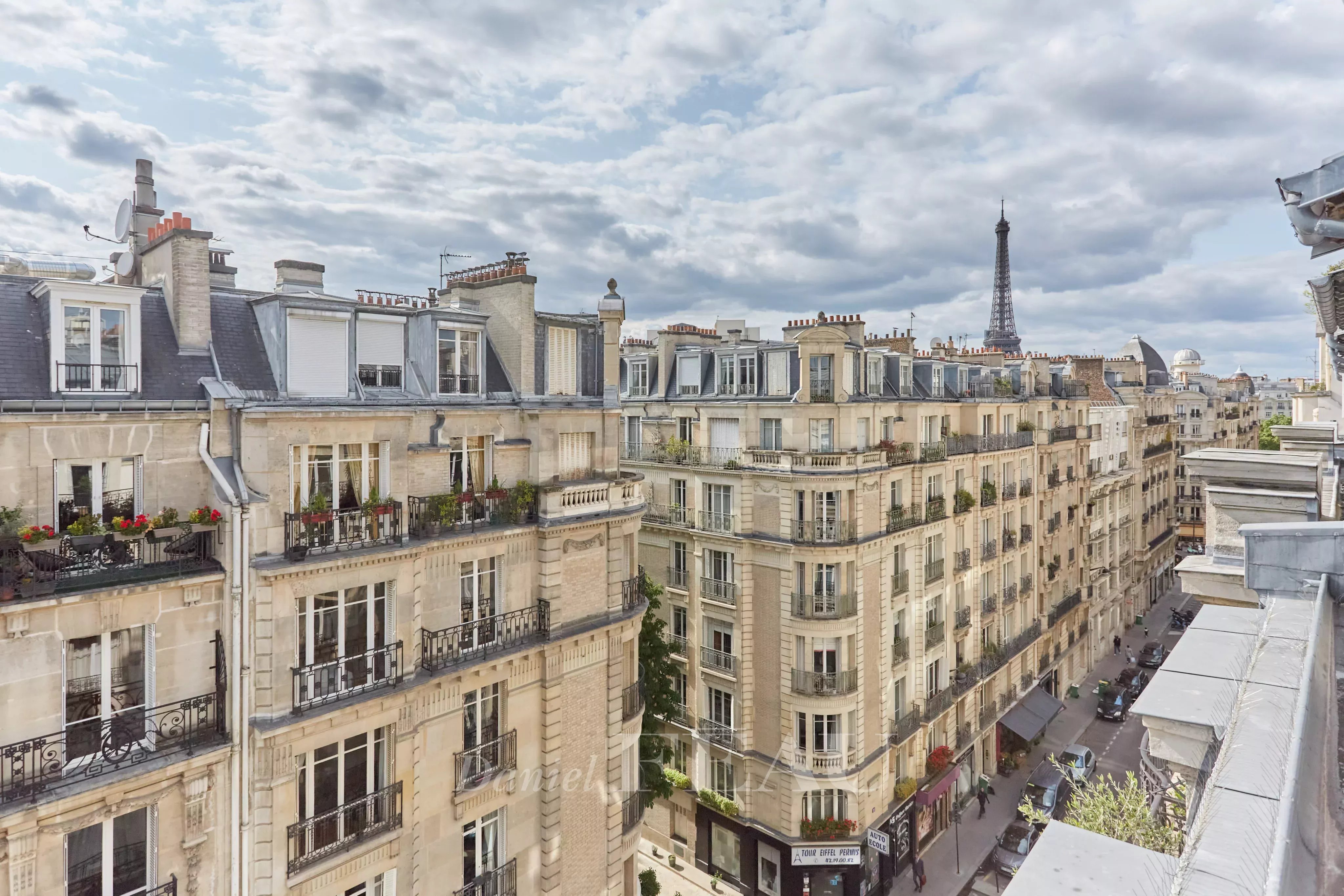 Sale Apartment Paris 15th