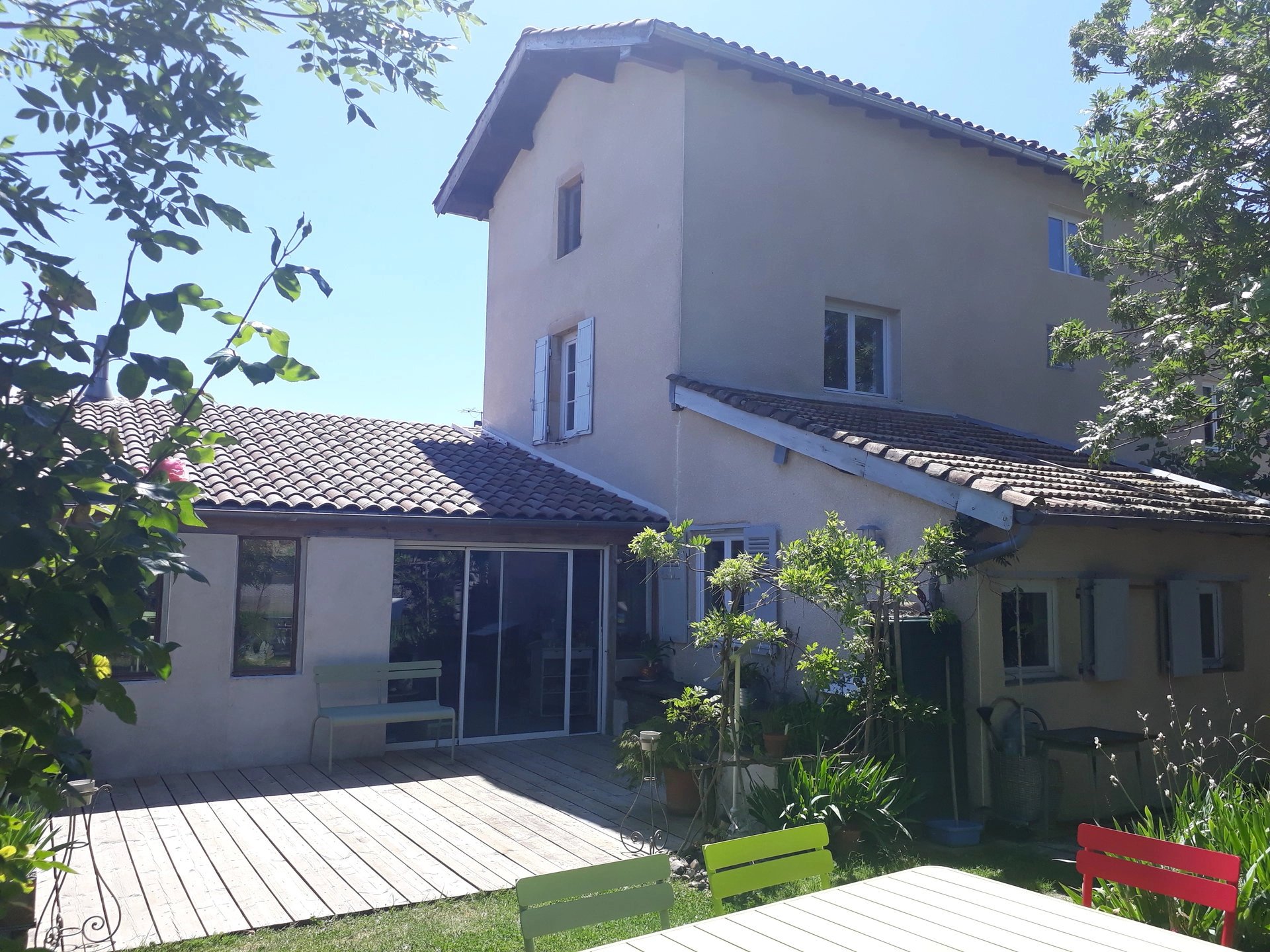 Maison , quatre chambres et un bureau