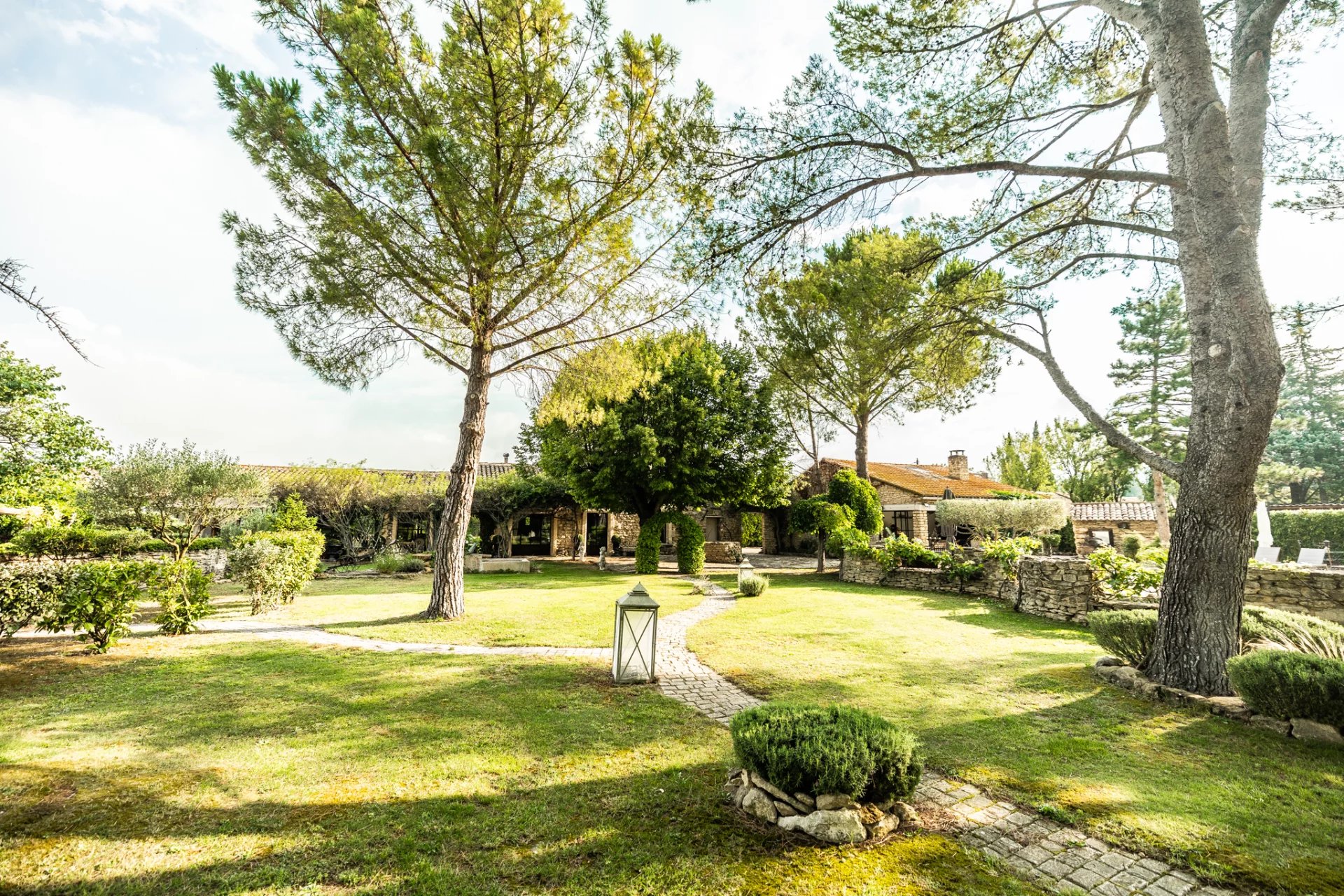 Charmant mas provençal proche de l'Isle-sur-la-Sorgue