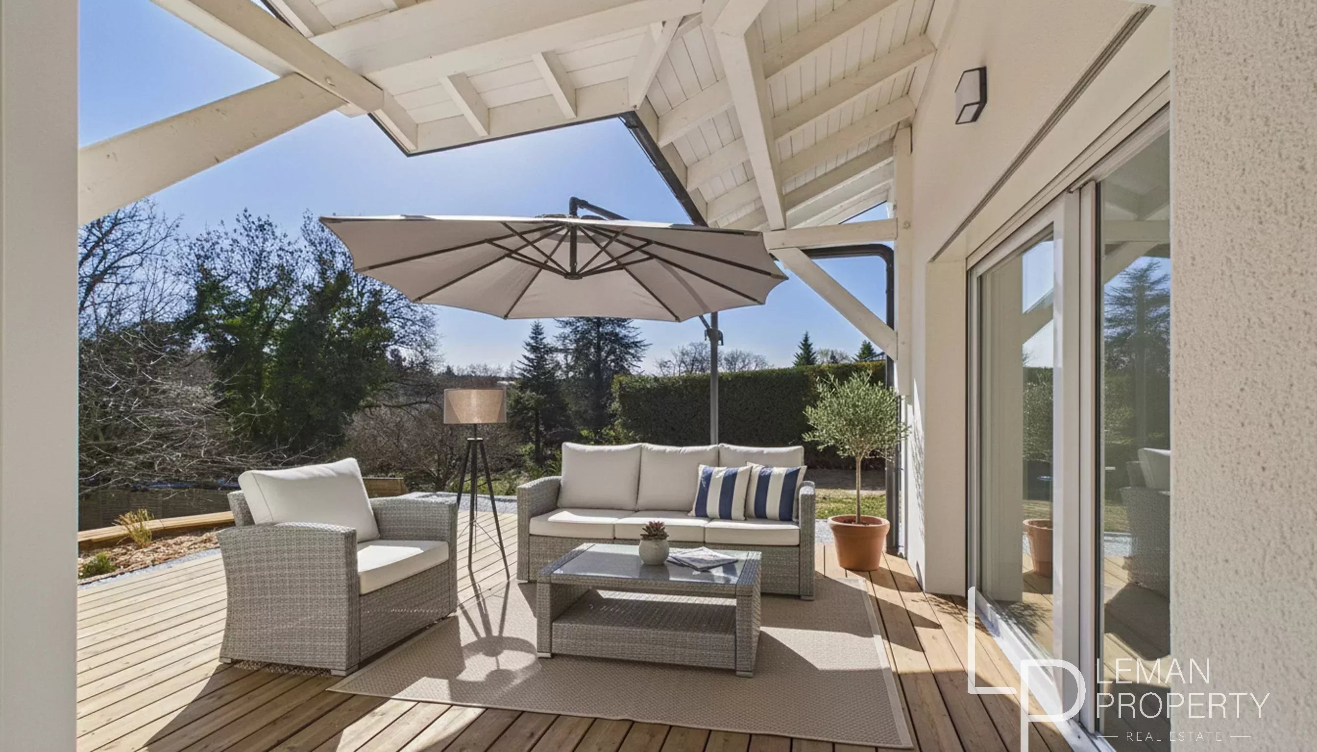 maison de 212 m2 comprenant 6 pièces