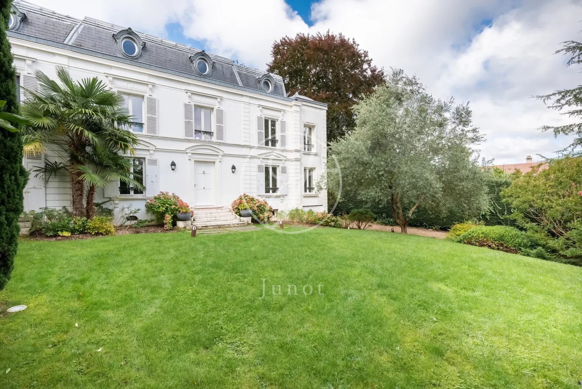 Ville d'Avray - CÔTE D'ARGENT - Maison à vendre - 304m² - 5/6 chambres - Terrain de 1306m².