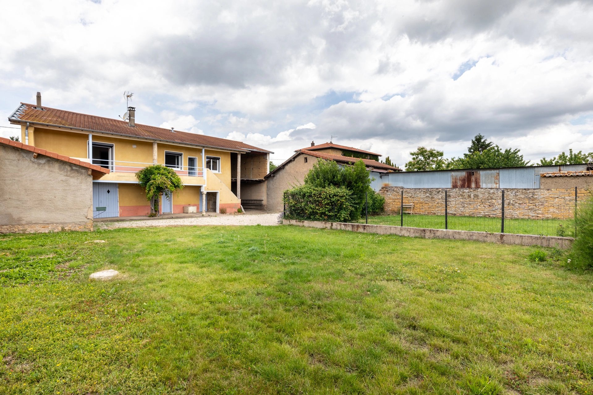 FERME RENOVEE - CHASSELAY