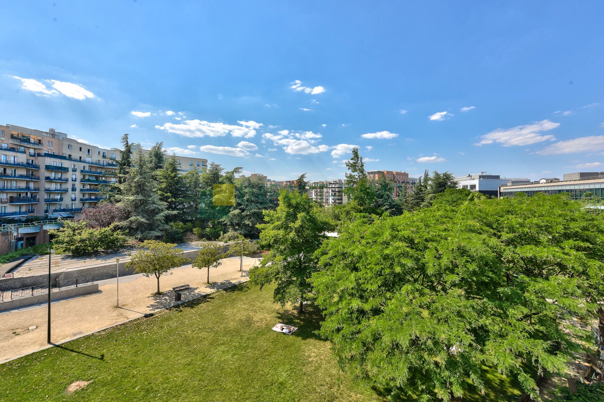 3 PIECES AVEC BALCON VUE DEGAGEE SUR PARC