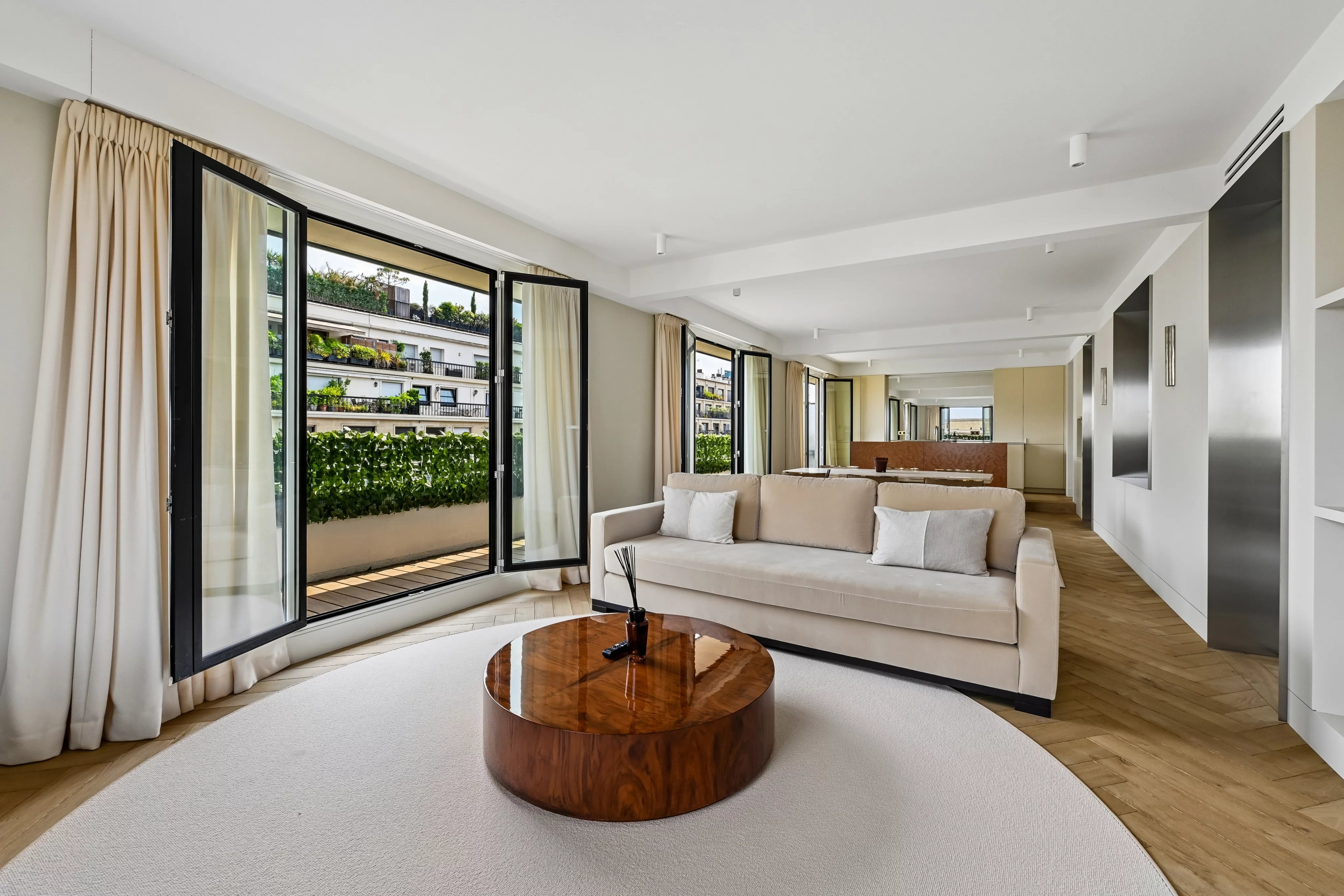 Elevated floor with balcony - Avenue Paul Doumer