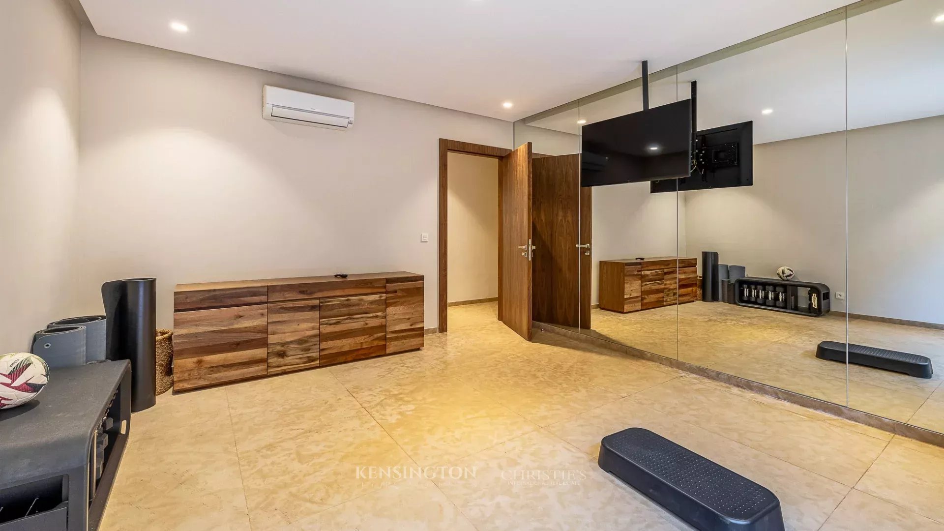 6 Bedroom Villa/Townhouse's Image 35
