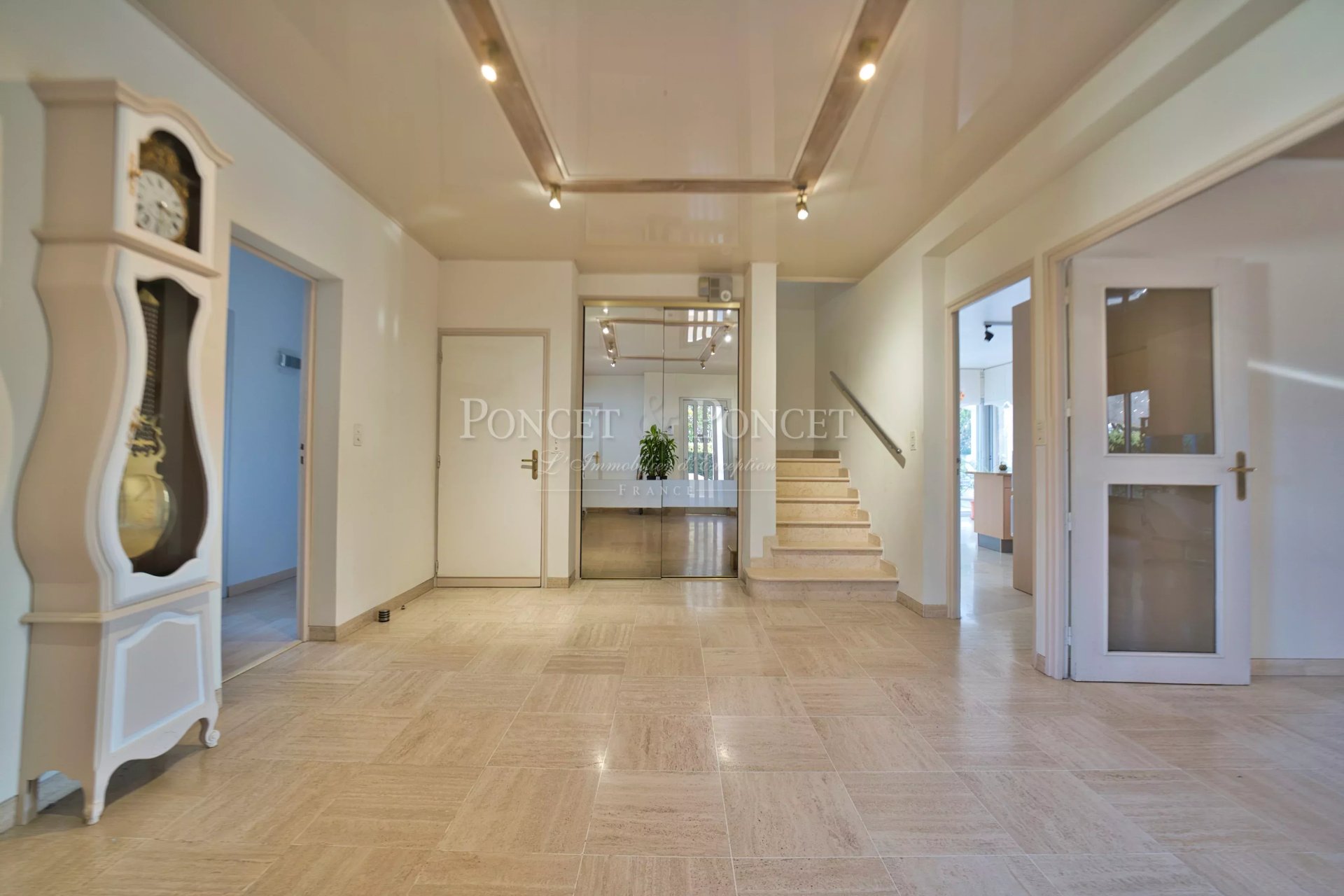 4 Bedroom Villa/Townhouse's Image 4