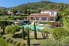 Vence – Elegant Provençal villa with panoramic views — photo 1 of 7