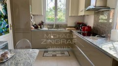 Single-storey villa facing Saint Paul de Vence village — photo 7 of 7