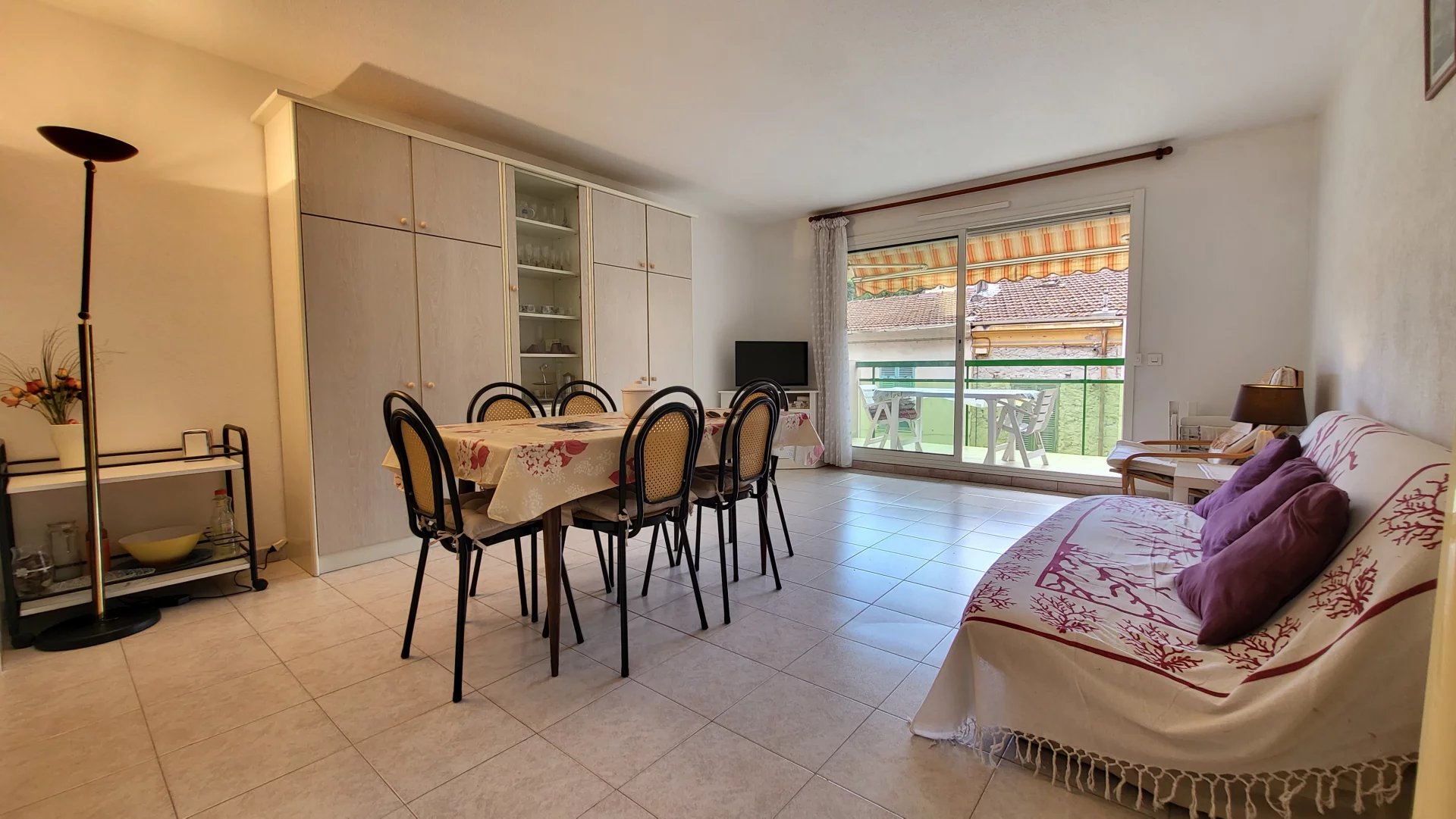 Menton Bas-Borrigo - large 2-room apartment with terrace, garage and cellar.