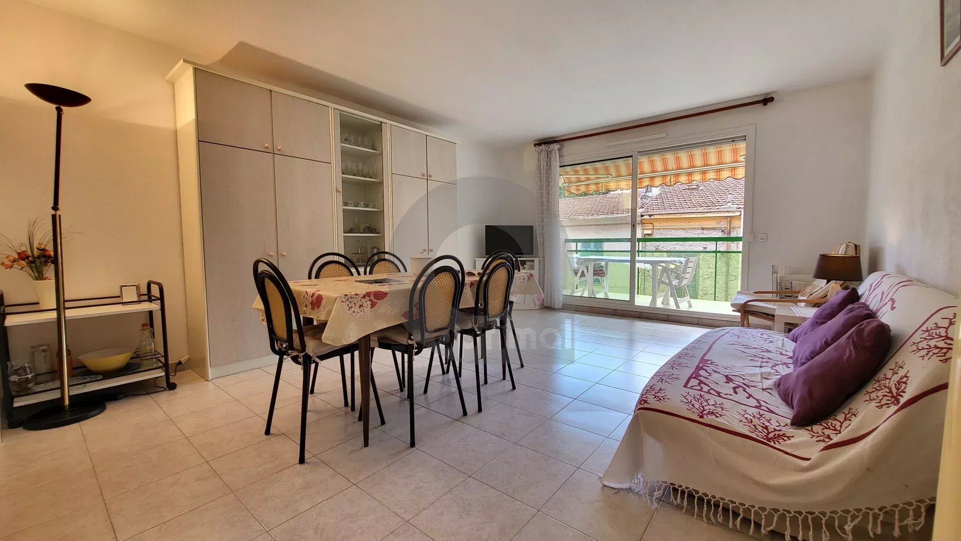 Menton Bas-Borrigo - large 2-room apartment with terrace, garage and cellar.