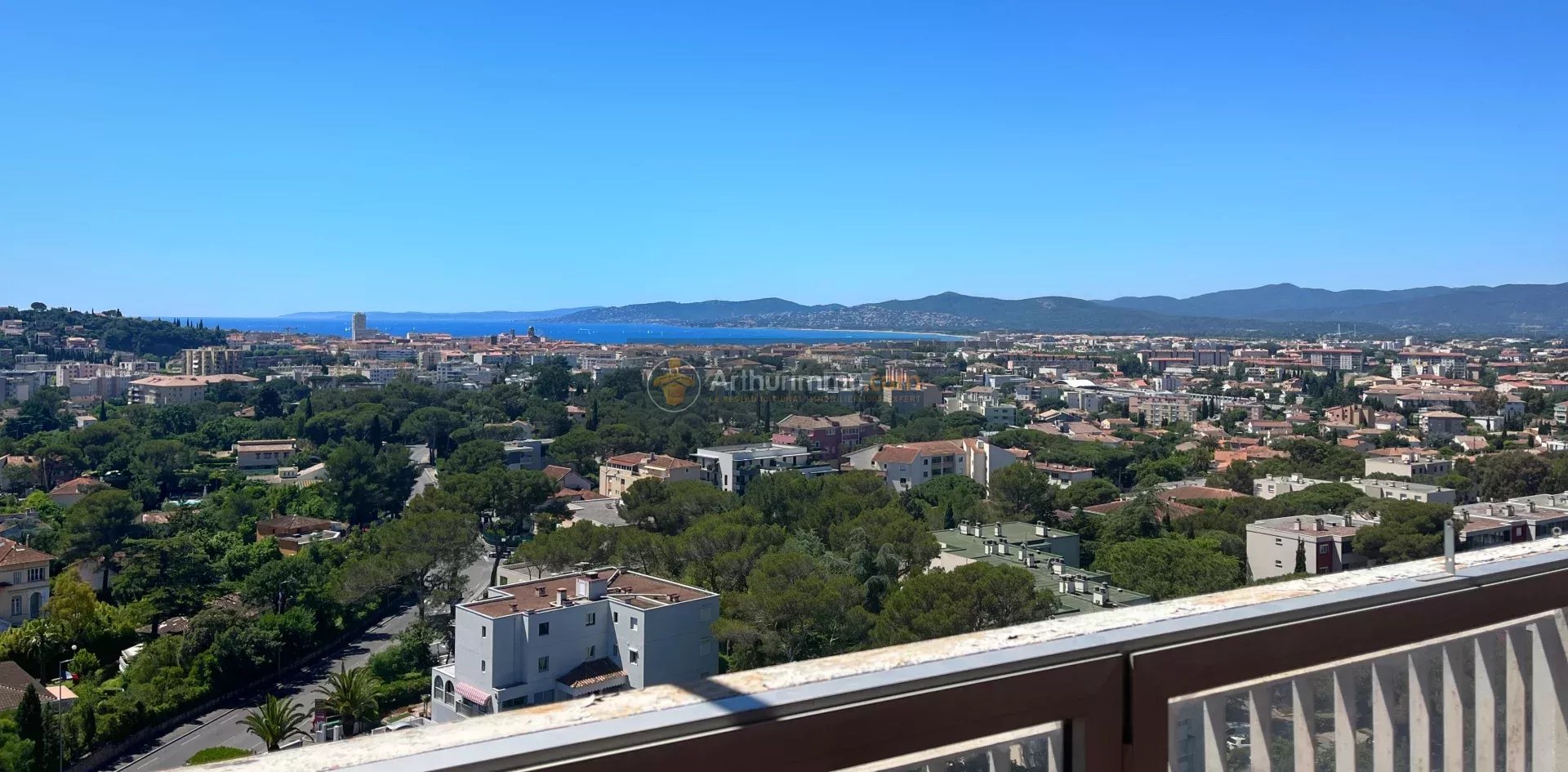 EXCLUSIVITE : VUE EXCEPTIONNELLE ! 3 PIECES DERNIER ETAGE VUE MER - GARAGE