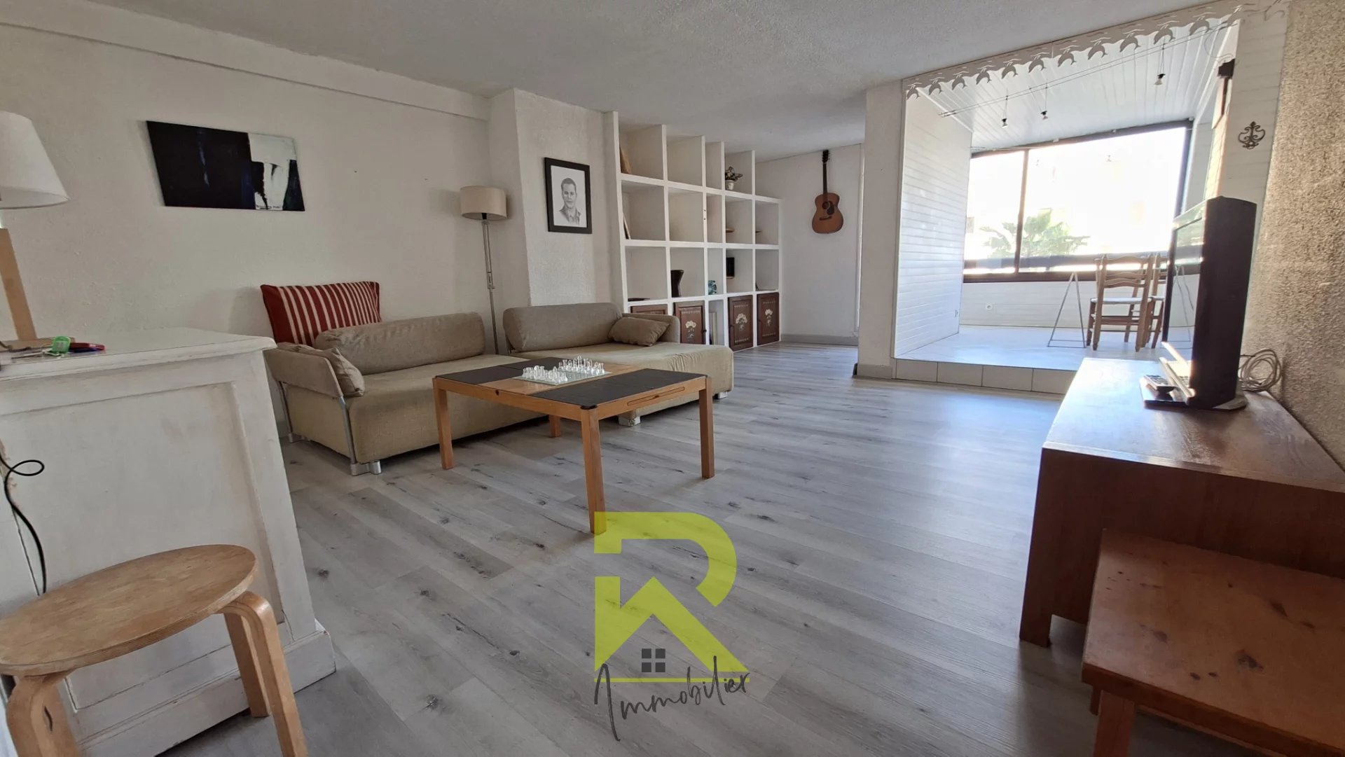 GRUISSAN   DUPLEX 3 CHAMBRES AVEC LOGGIA, PISCINE ET PARKING