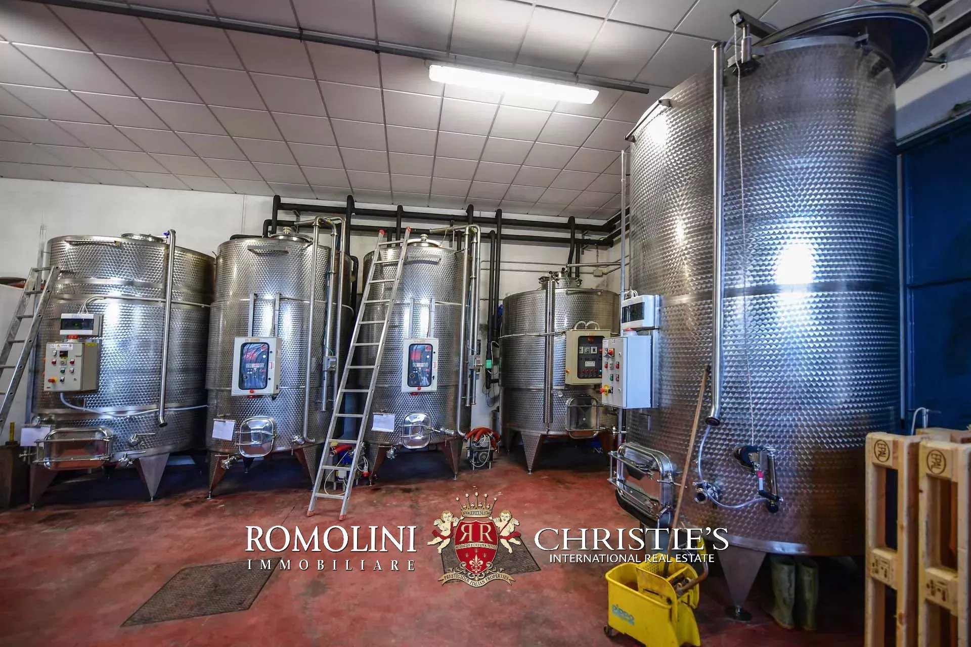 5 Bedroom Vineyard's Image 8