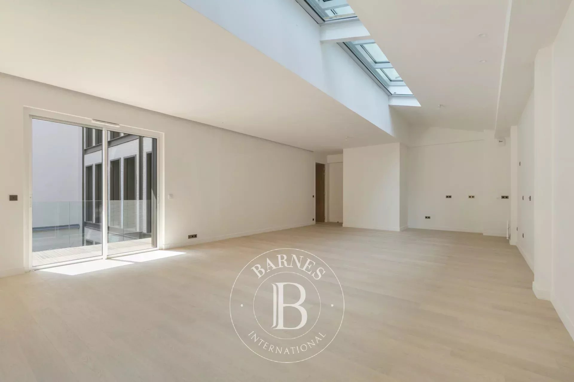 Paris 8th - Faubourg Saint-Honoré - New apartment - 2nd floor terrace - 2 bedrooms