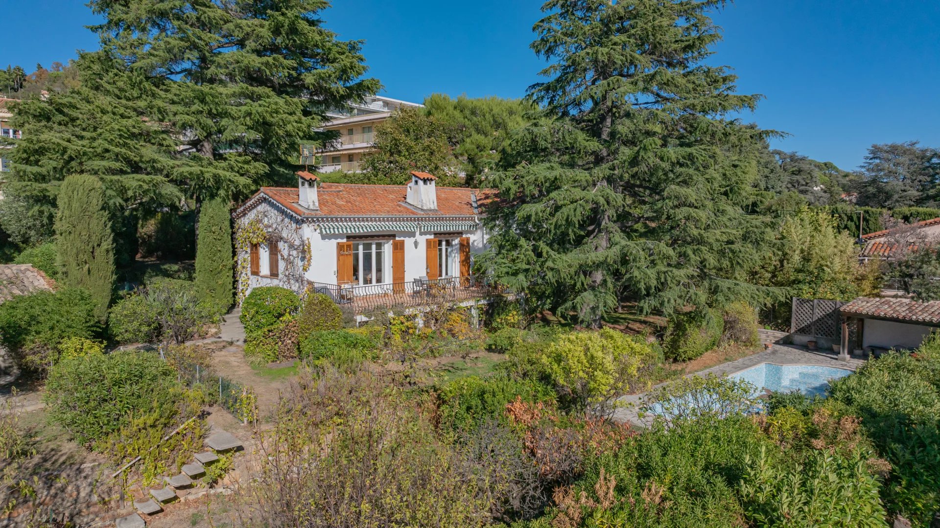 Maison provençale avec vue mer - fort potentiel