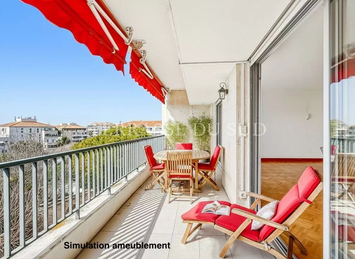 Vente Appartement 4 Pièces 125 m2 avec Chambre de service, Terrasse Vue Mer et Cave - Quartier La Plage Marseille 8