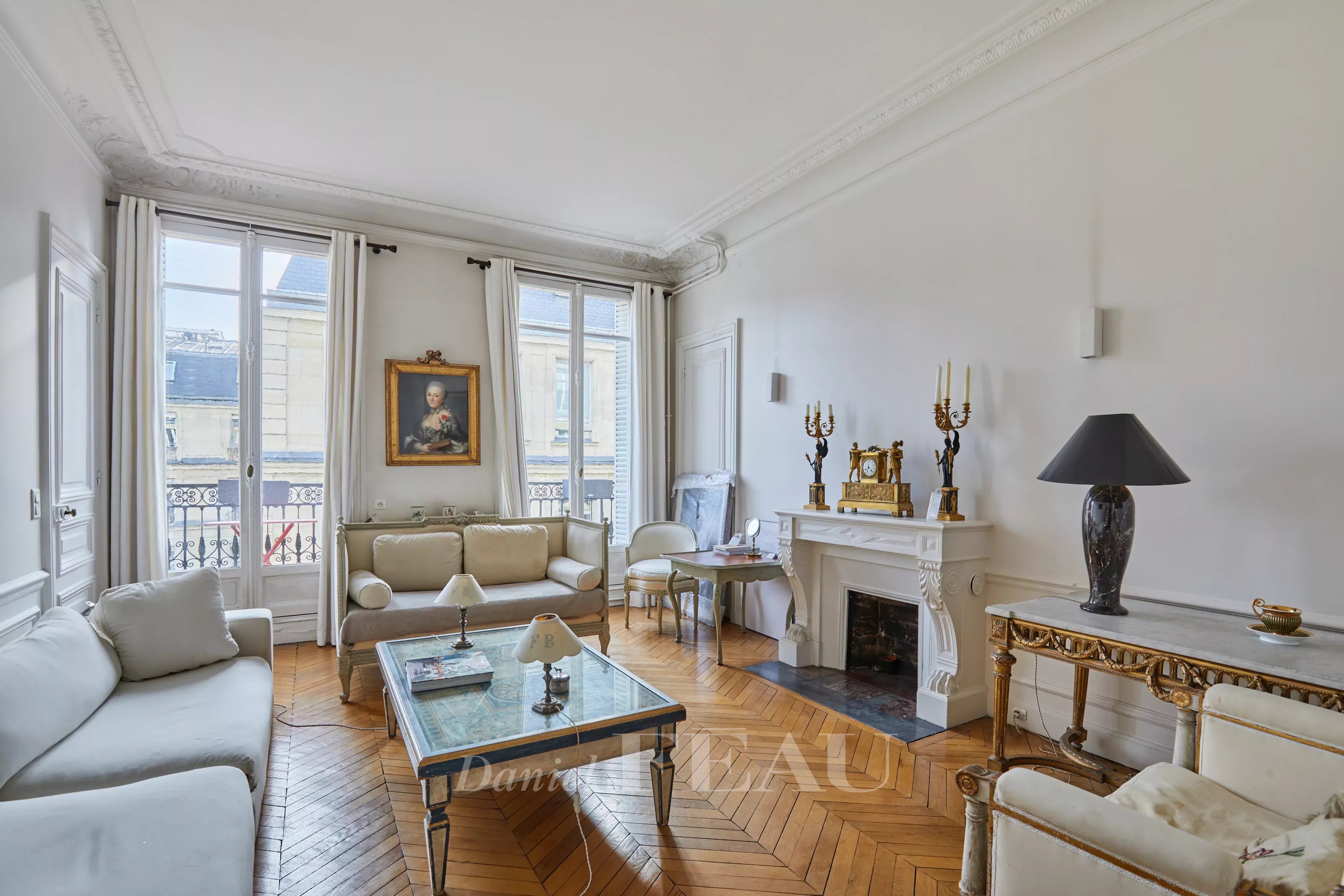 Sale Apartment Paris 8th