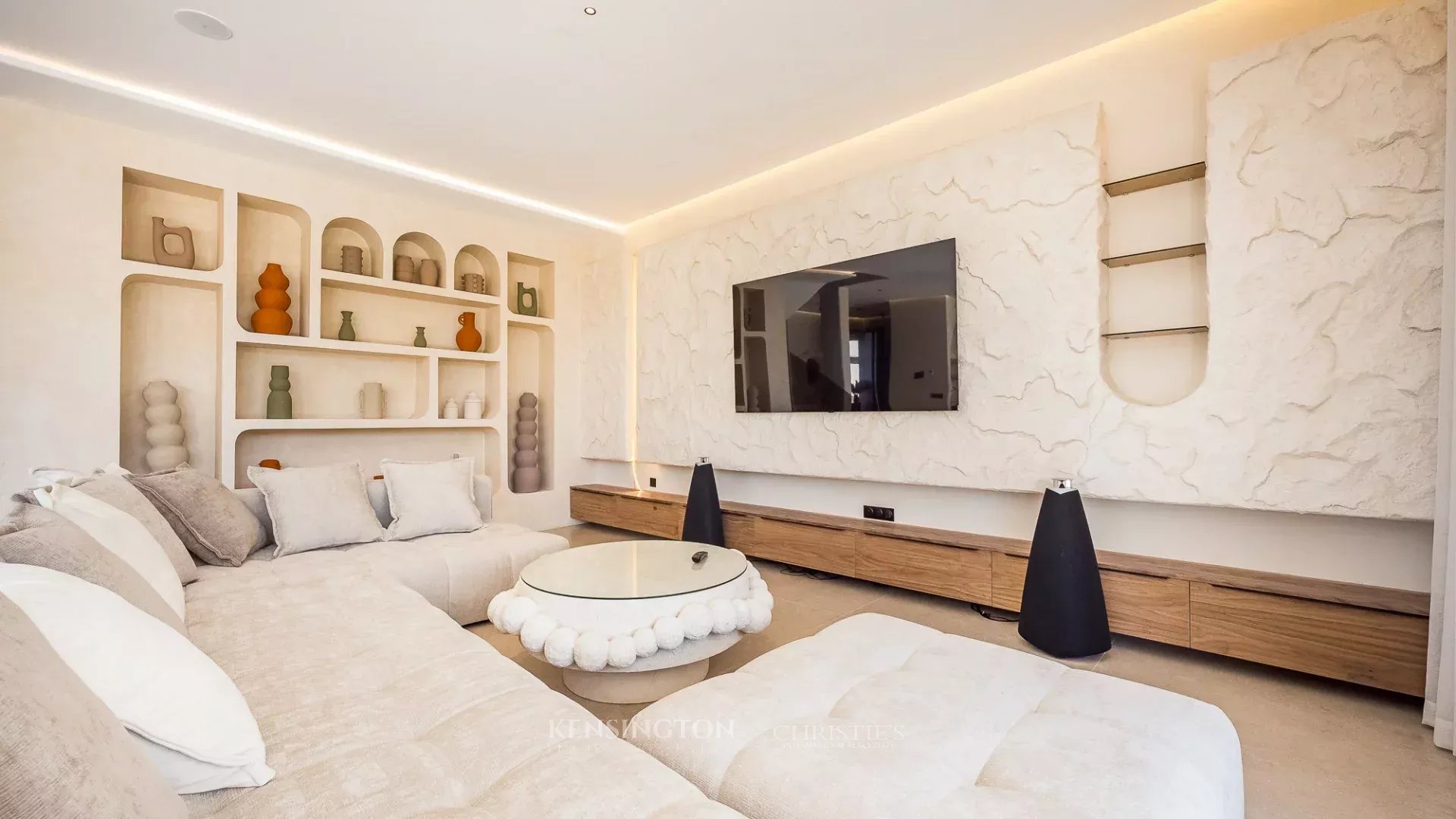 4 Bedroom Villa/Townhouse's Image 6