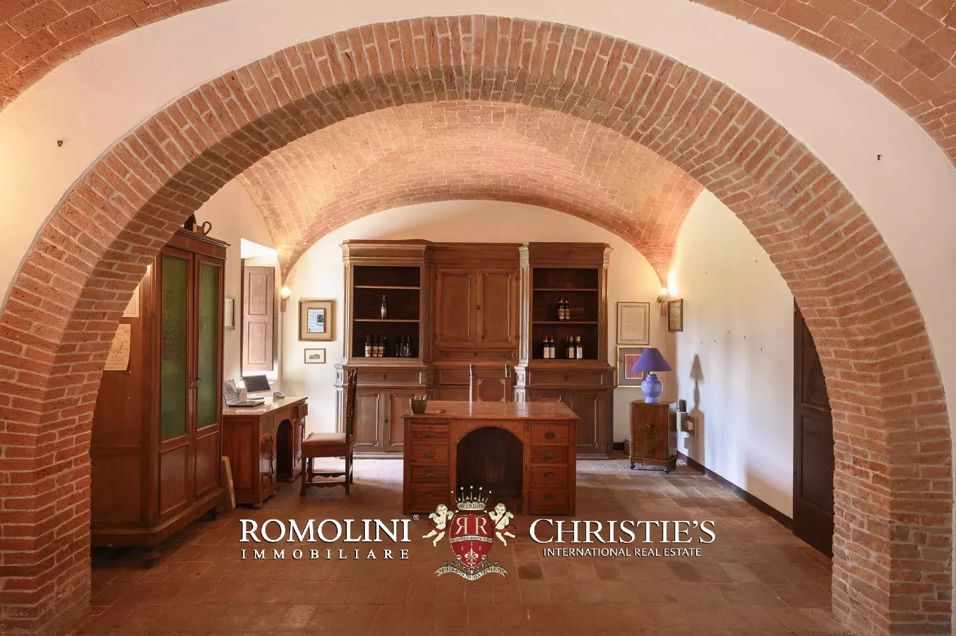 20 Bedroom Vineyard's Image 47
