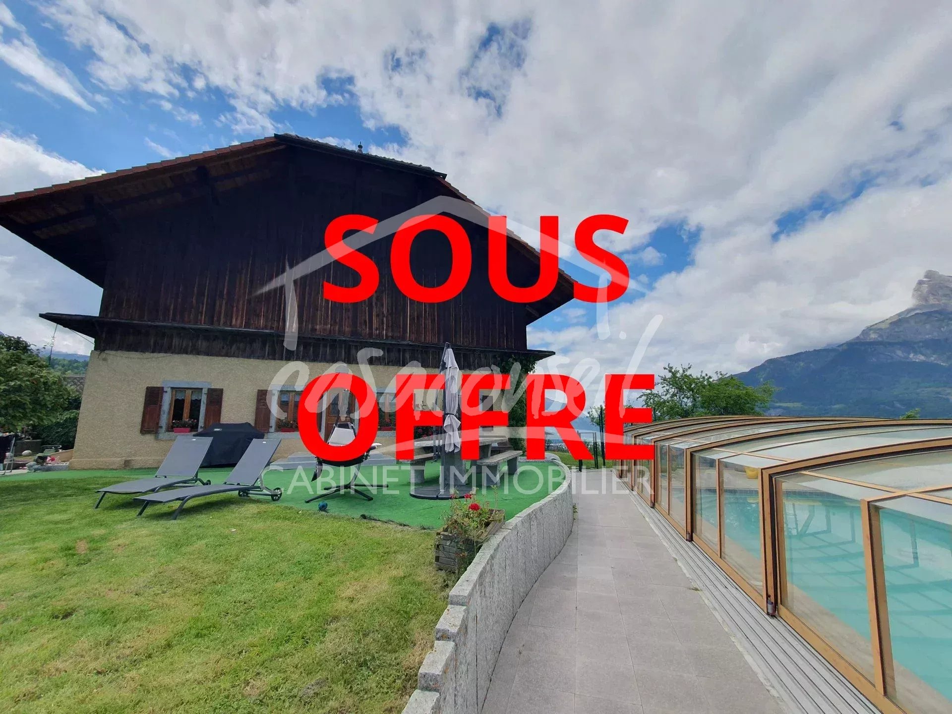 Pays du Mt Blanc- Ferme avec annexes et piscine