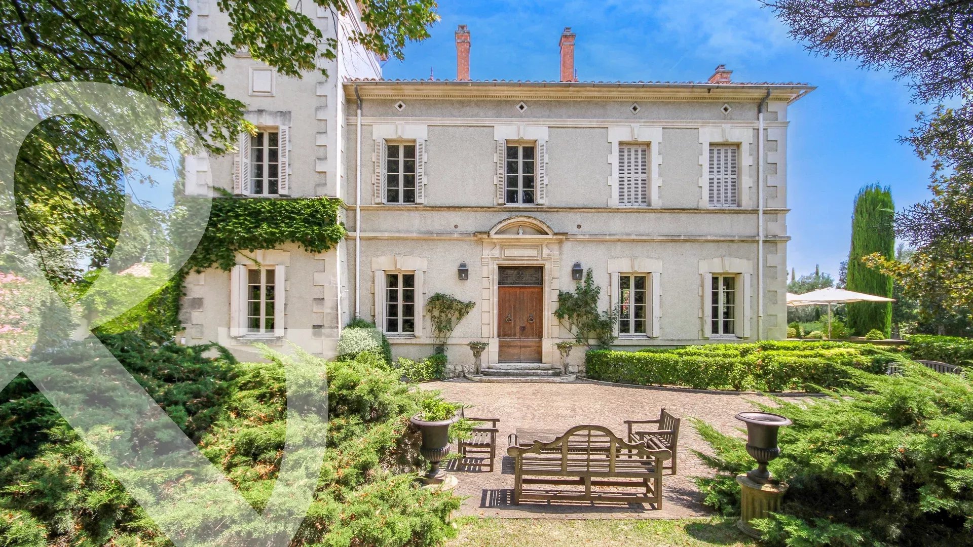 UN BIEN UNIQUE ET INCROYABLE