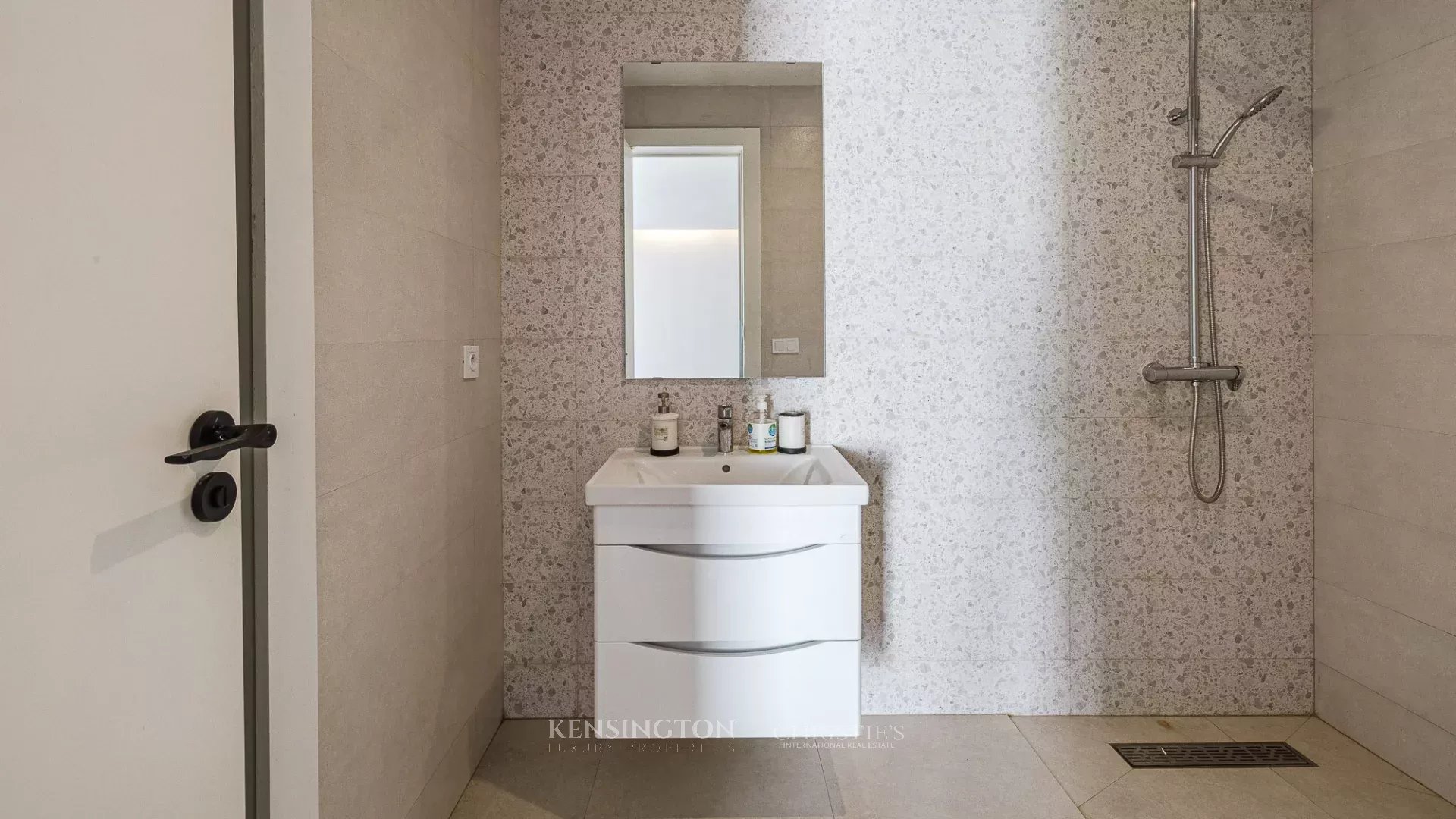 5 Bedroom Villa/Townhouse's Image 12