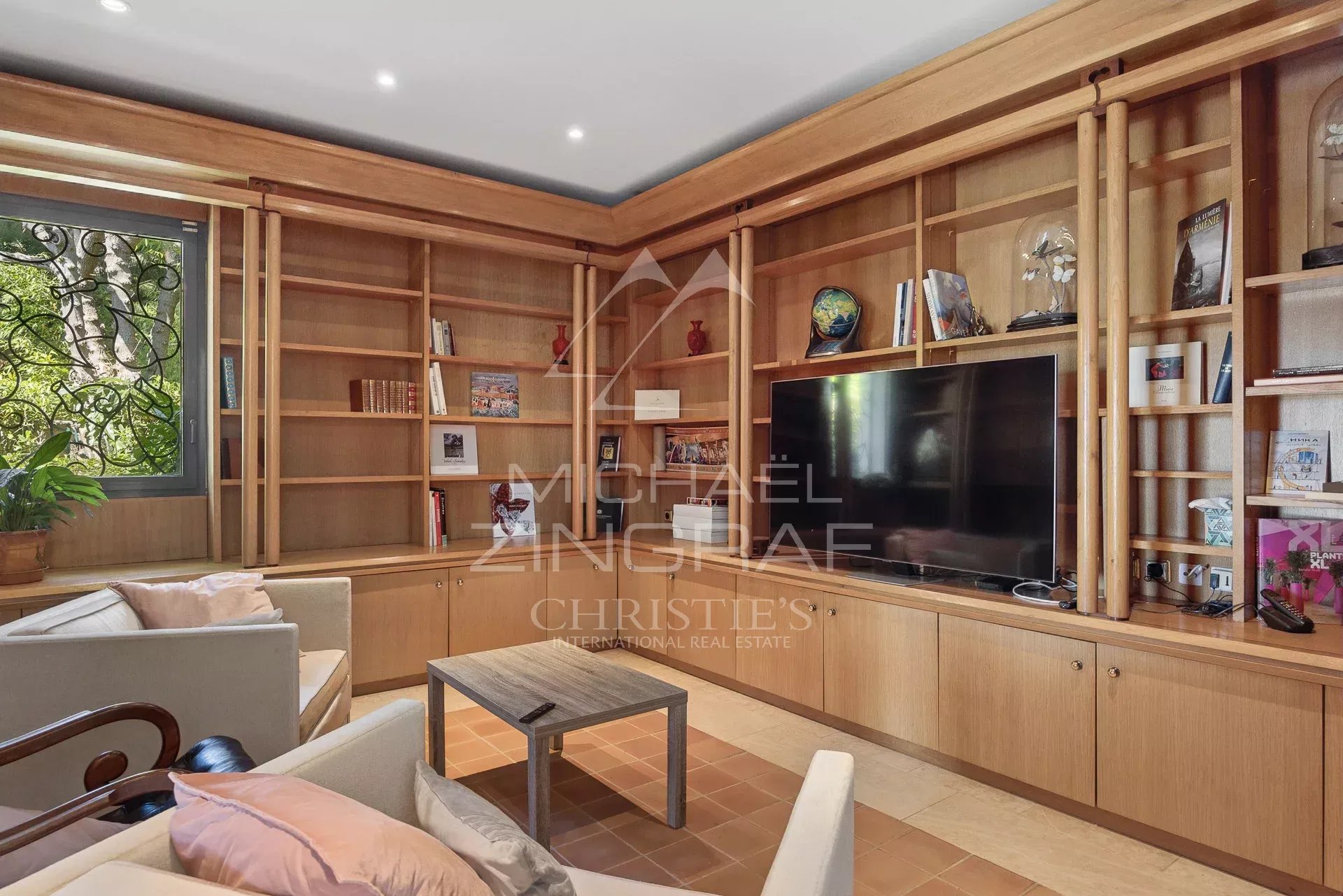 5 Bedroom Villa/Townhouse's Image 6