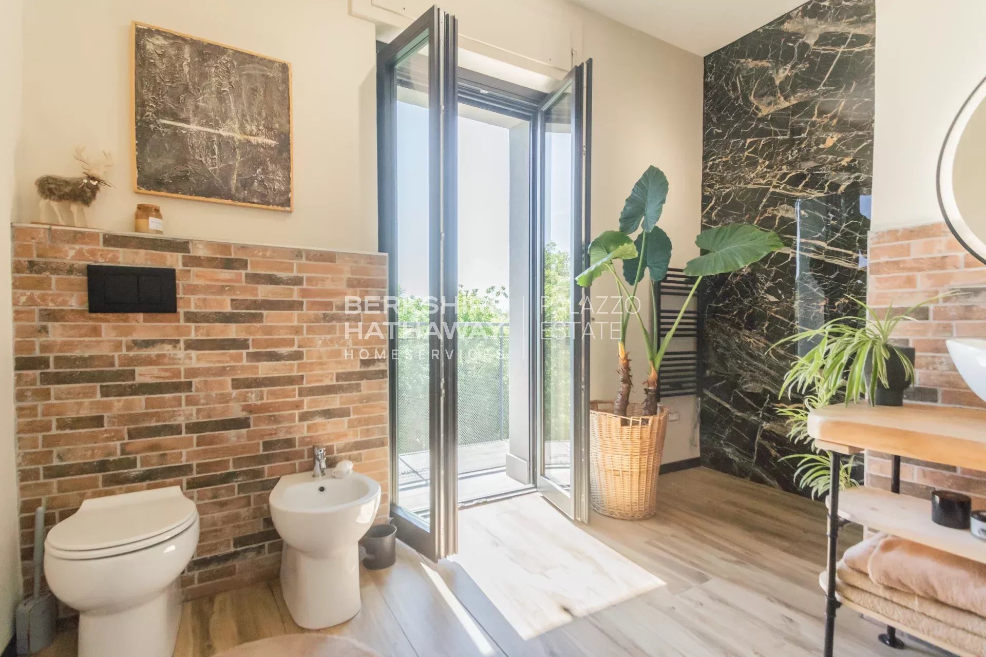 Villa bifamiliare con giardino a Biandronno, a pochi passi dal Lago di Varese