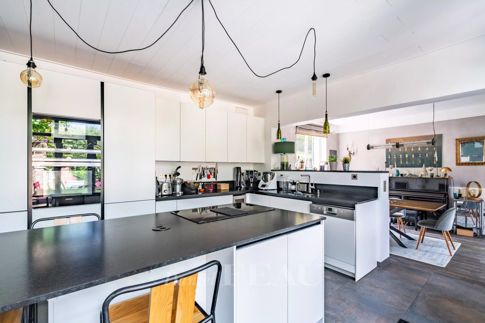 6 Bedroom Villa/Townhouse's Image 4
