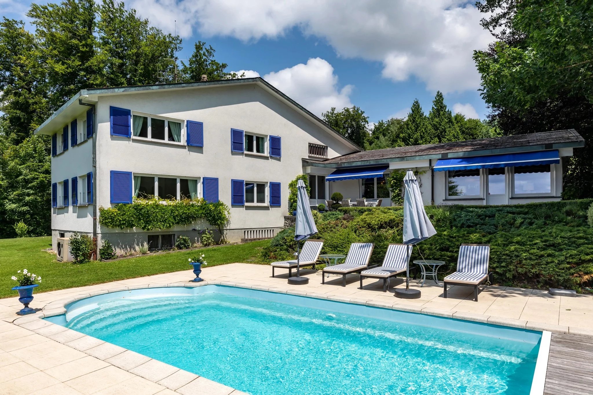 Elegant villa with pool and lake view, Epalinges
