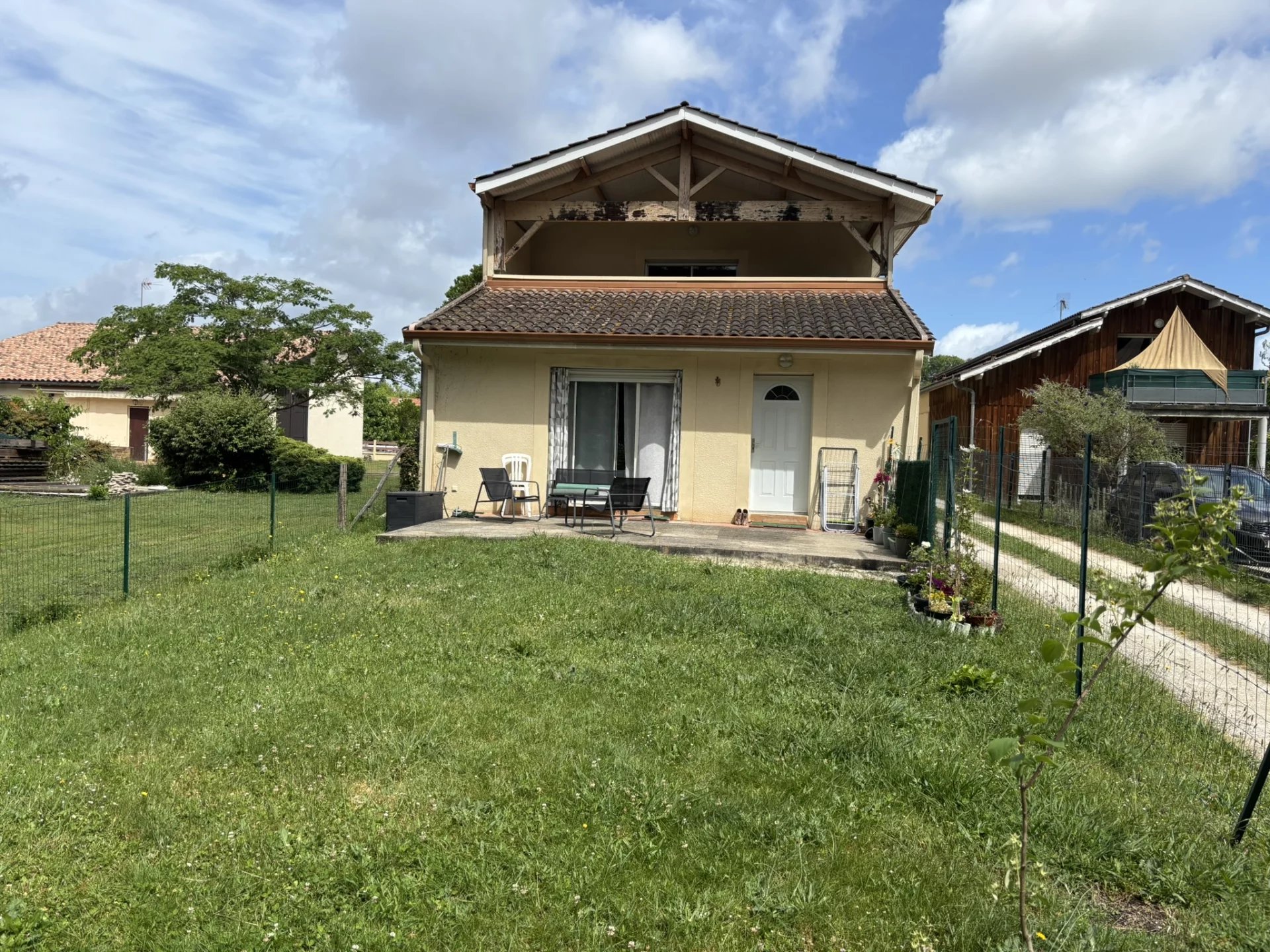 Appartement en Rez-de-Chaussée de type 3 de 61 m² env. avec Terrasse + Jardinet - Proche ttes commodités -