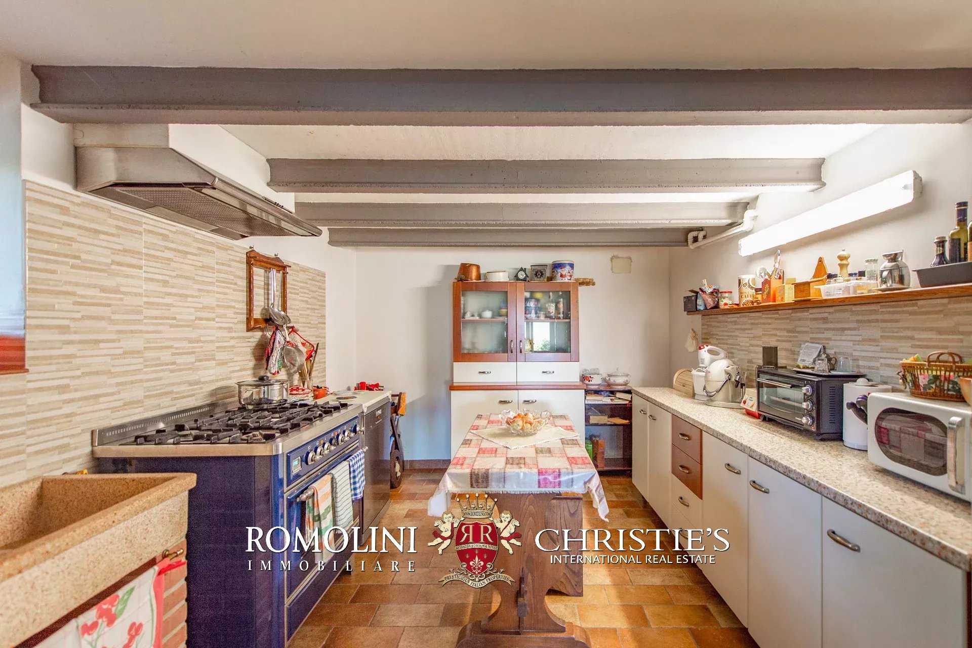 7 Bedroom Villa/Townhouse's Image 28