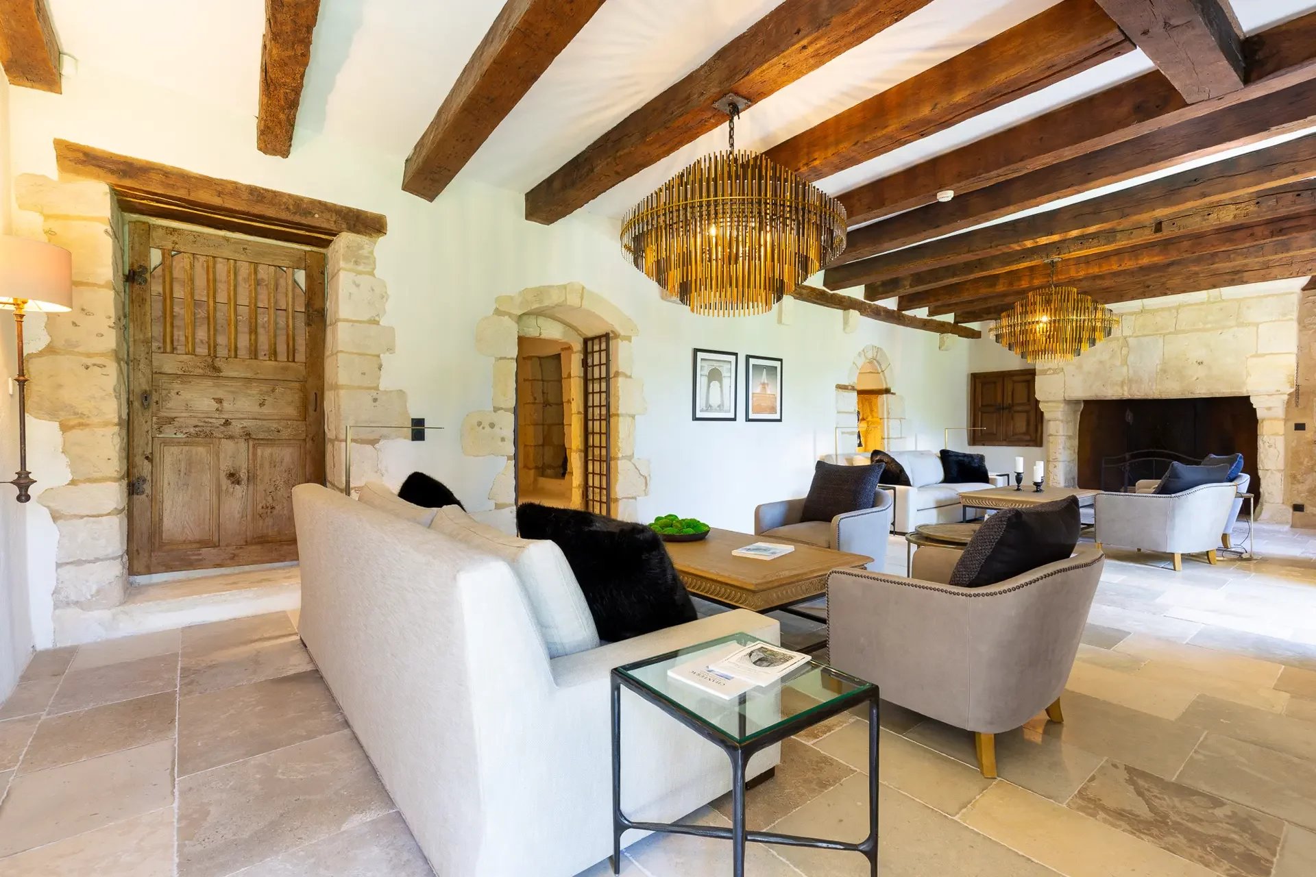 SCHLOSS MIT POOL UND TENNISPLATZ IN BORDEAUX ZU VERKAUFEN