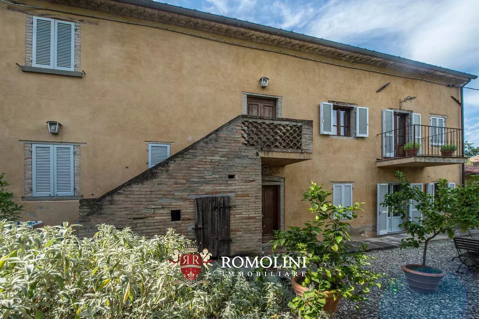 6 Bedroom Villa/Townhouse's Image 8
