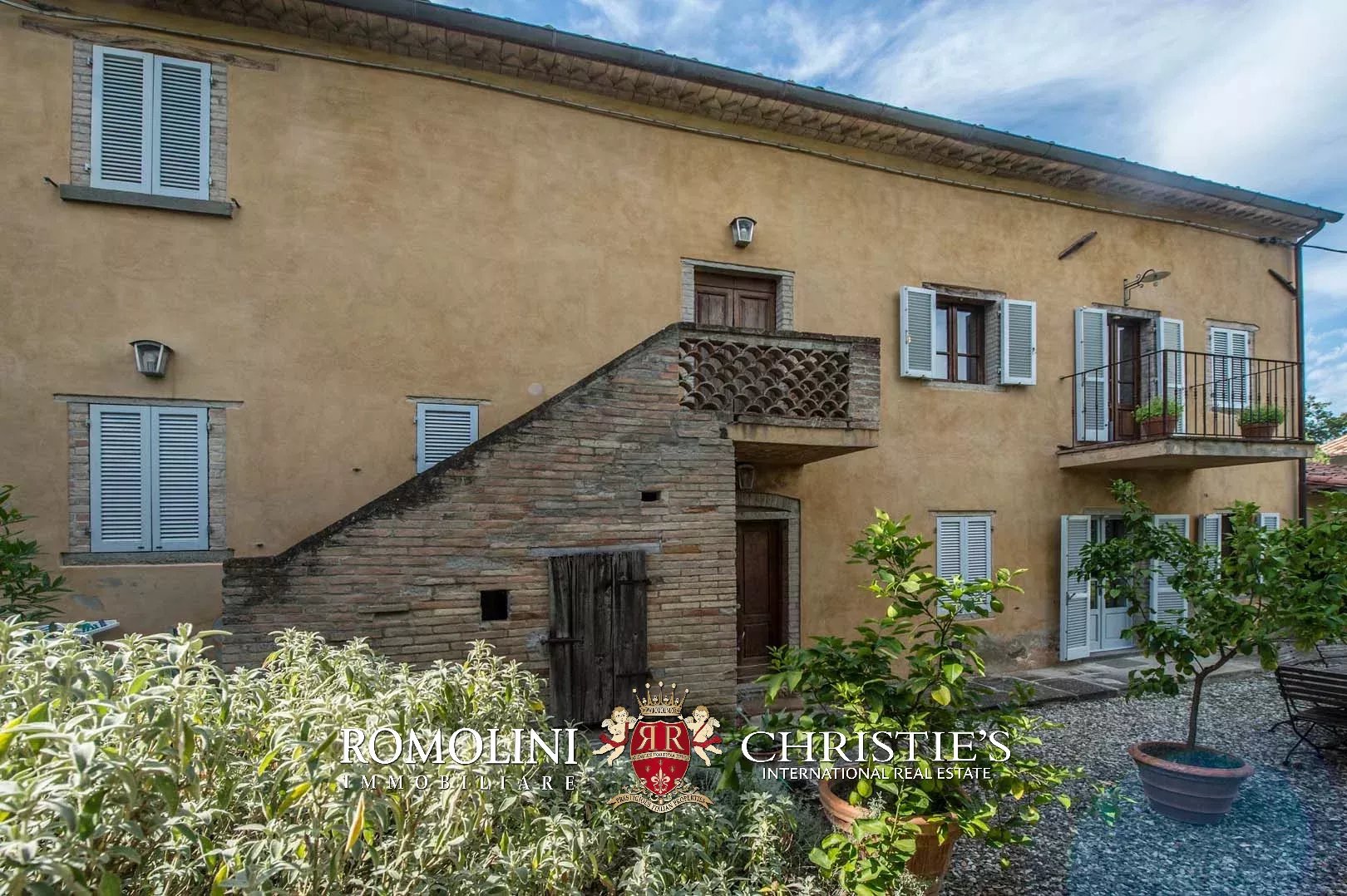 6 Bedroom Villa/Townhouse's Image 8