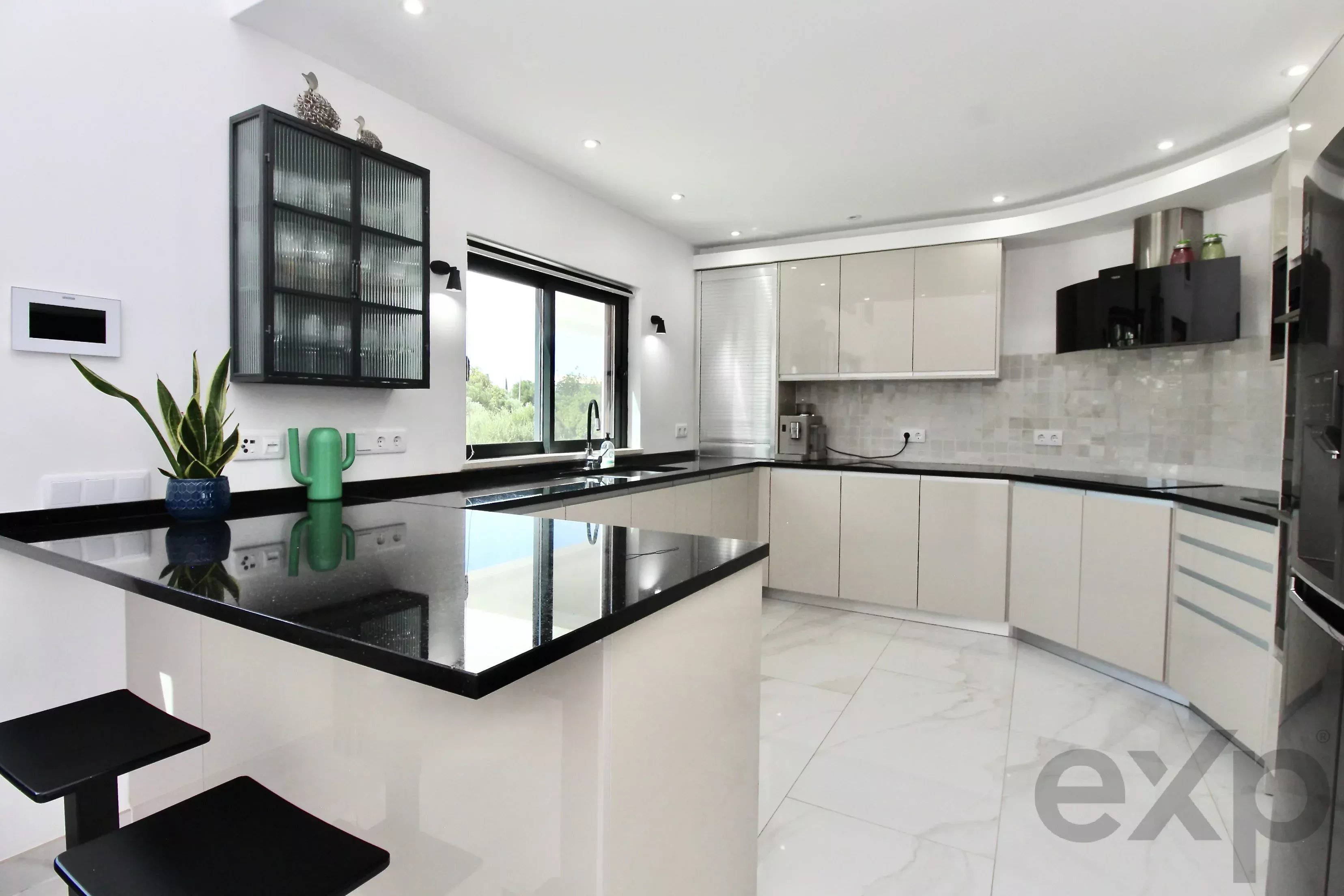 Stunning Sea-View Villa with Heated Pool, Guest Annex, Double Garage and Independent Ruin 87110490 image 9