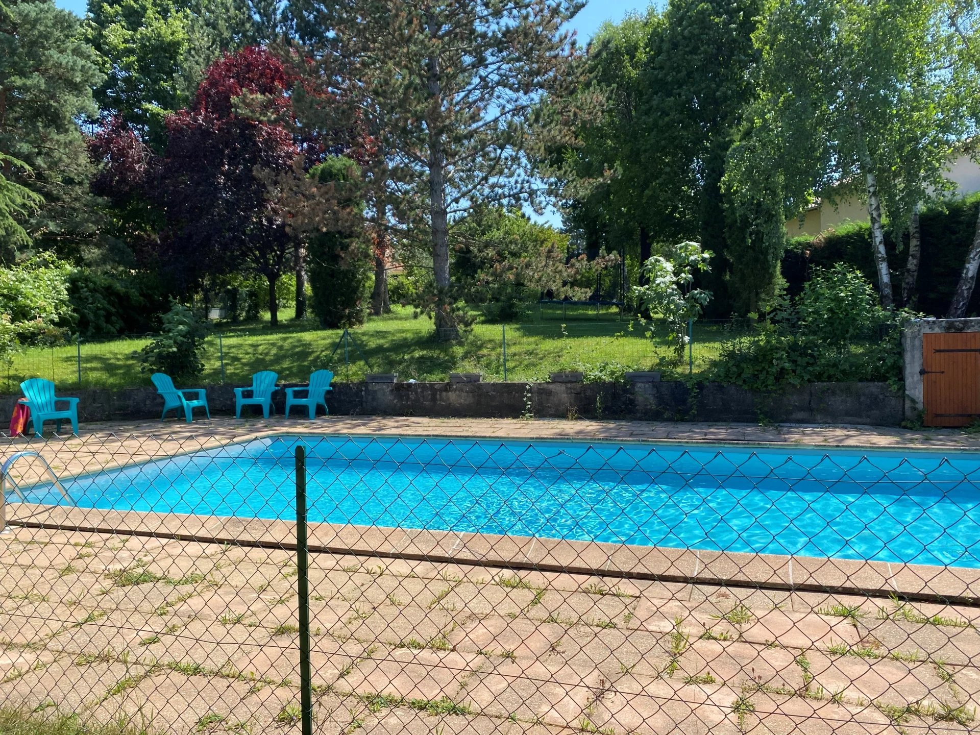 Charmante maison avec piscine à CHASSELAY