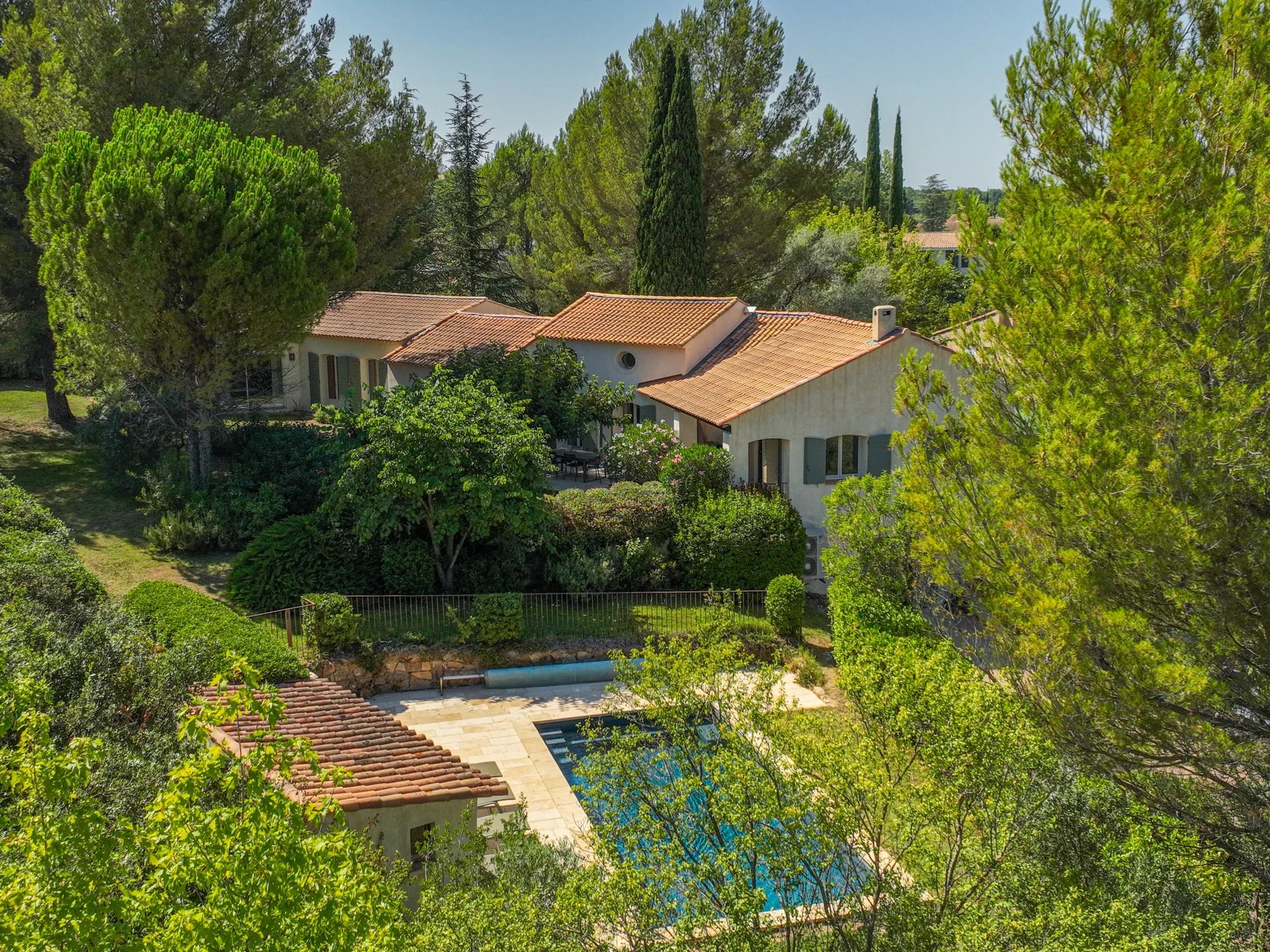 CABRIES - VILLA 200m²  - 4 CHAMBRES - JARDIN 2000m²  - PISCINE - VUE DEGAGEE - VILLAGE A PIED - picture 1