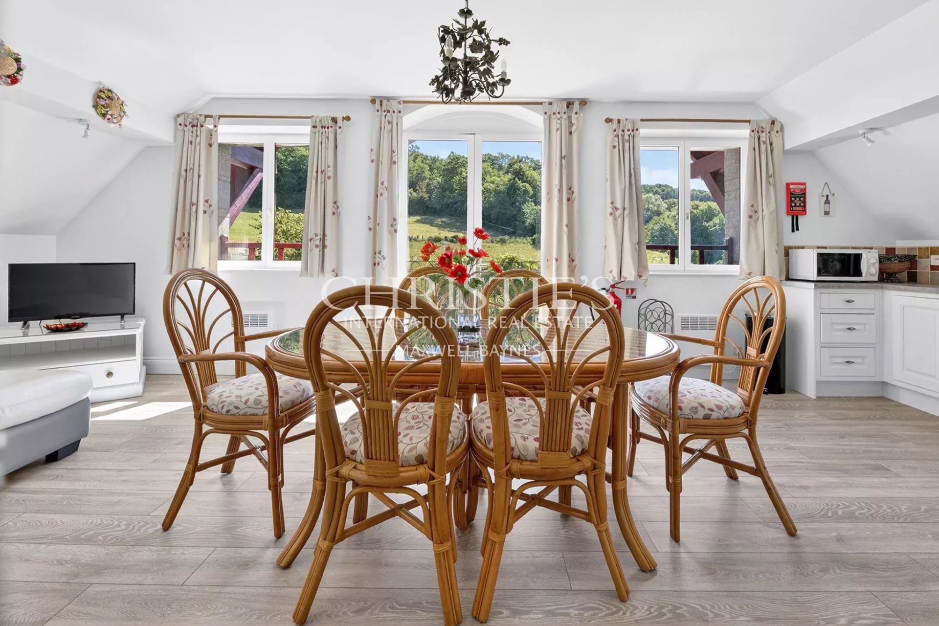 38 Bedroom Chateau's Image 107