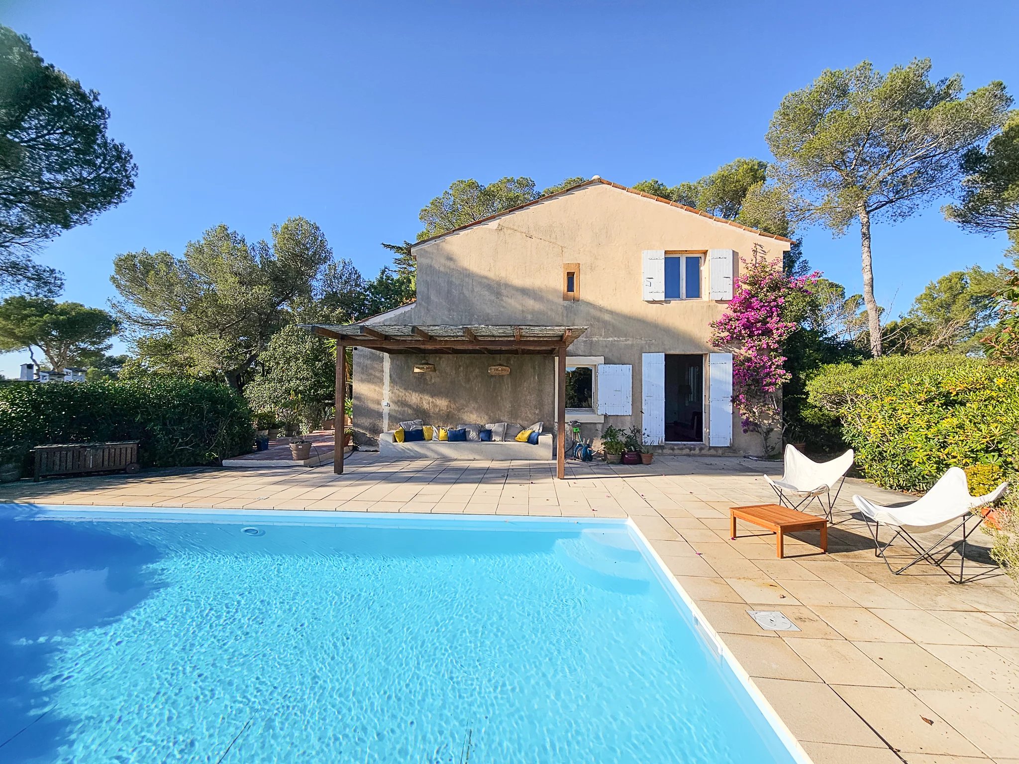 Belle propriété plein sud avec piscine et jardin arboré à Saint-Raphaël