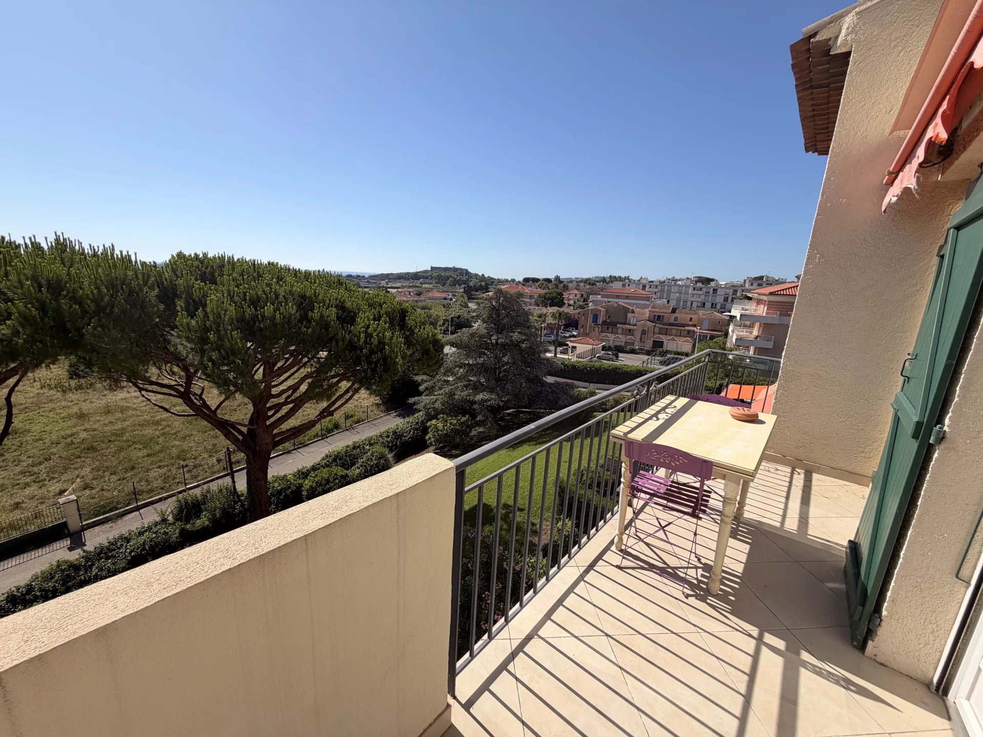 Joli 2p de 45m² + Terrasse + Cellier + 1 place de Parking extérieur + Piscine dans résidence
