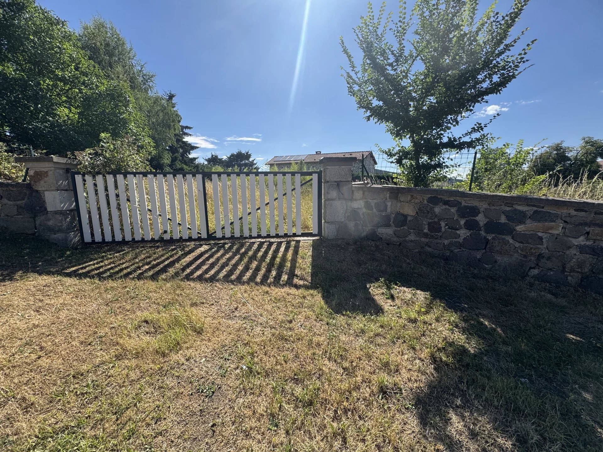 Terrain viabilisé - 1069 m2 - Noustoulet