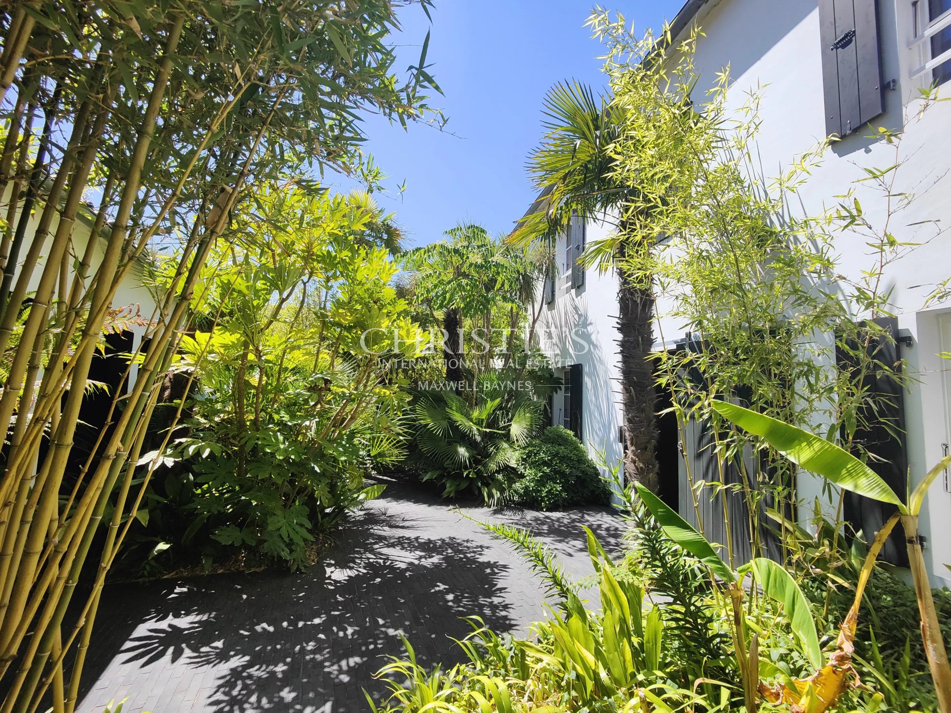6 Bedroom Villa/Townhouse's Image 36