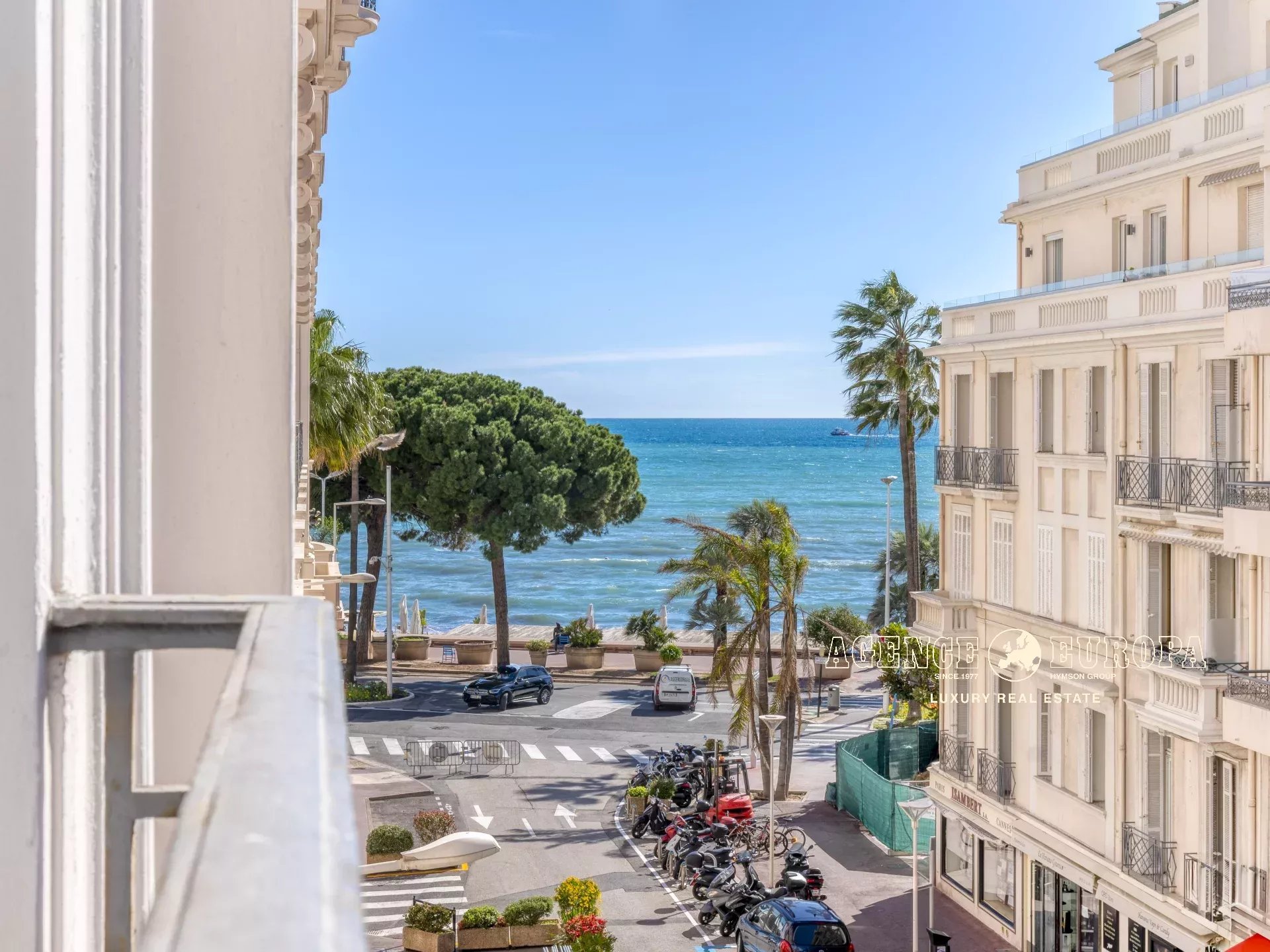 CANNES CROISETTE - APPARTEMENT ENTIEREMENT RENOVE