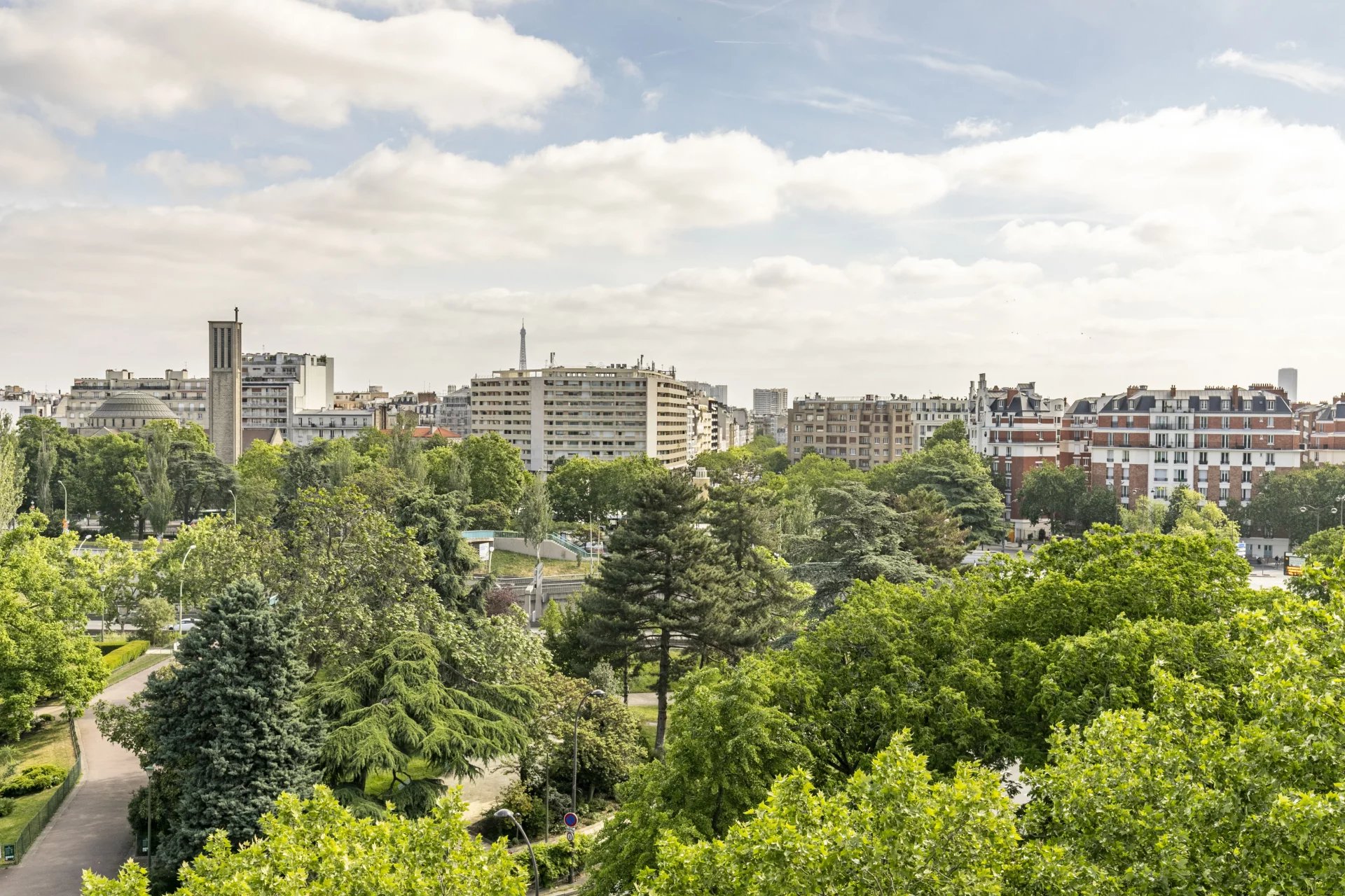 Paris 16 - South Auteuil - 2 bedrooms - Upper floor - Panoramic view - picture 2