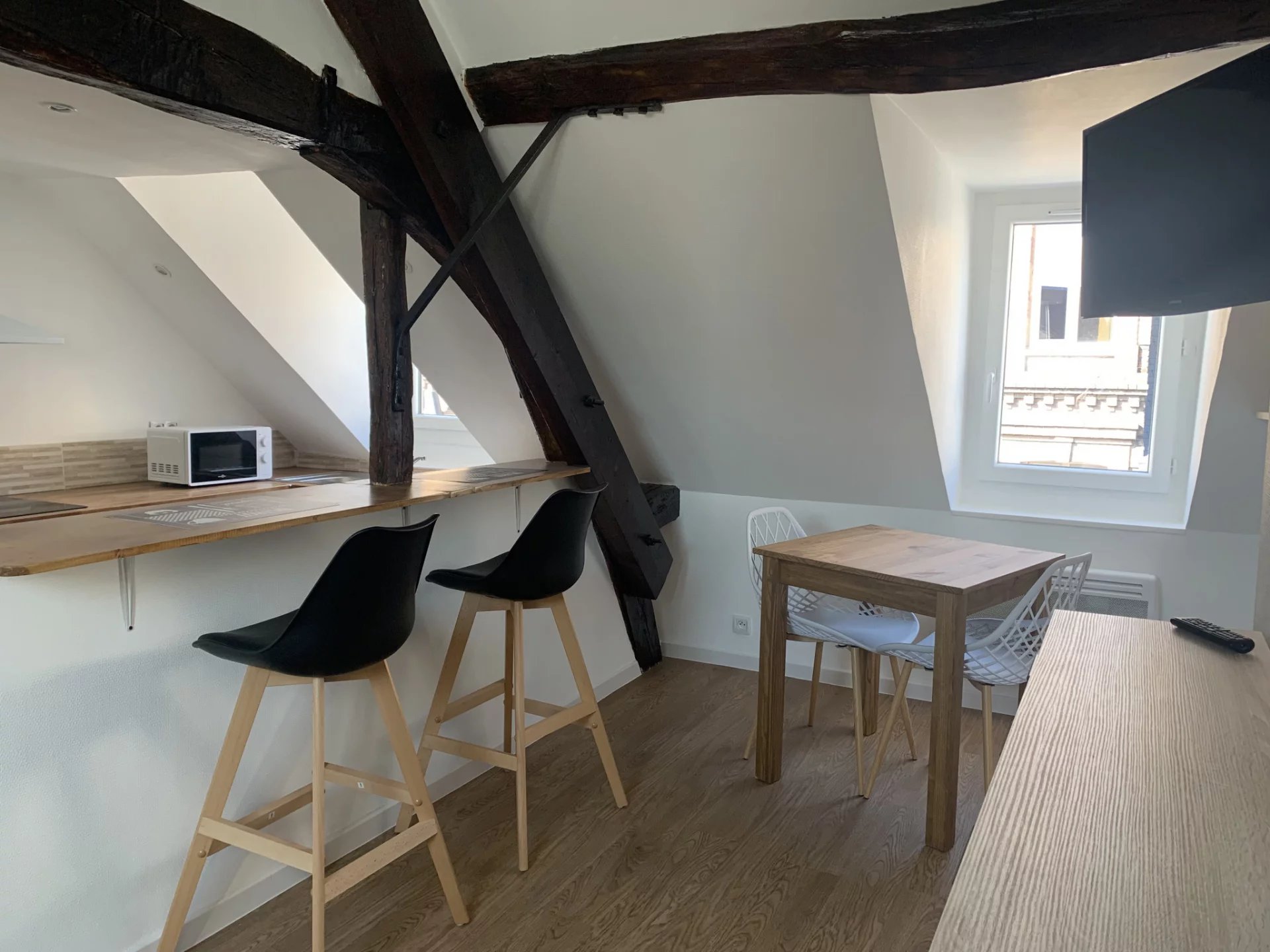 À louer   Studio meublé à Évreux, rue de la Harpe, en hyper